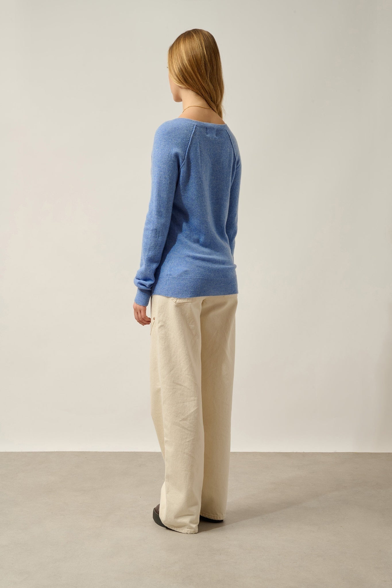 GIUSALET Himmelblauer Pullover mit V-Ausschnitt, 100 % Kaschmir