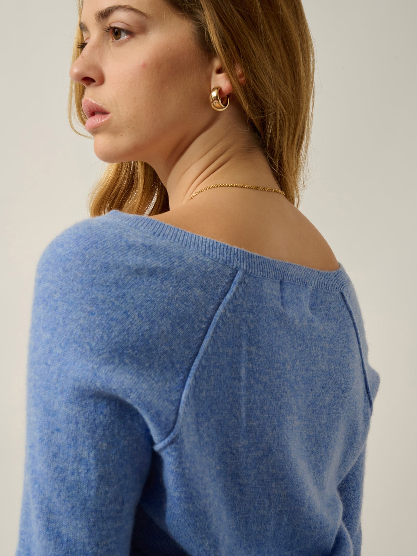 GIUSALET Himmelblauer Pullover mit V-Ausschnitt, 100 % Kaschmir