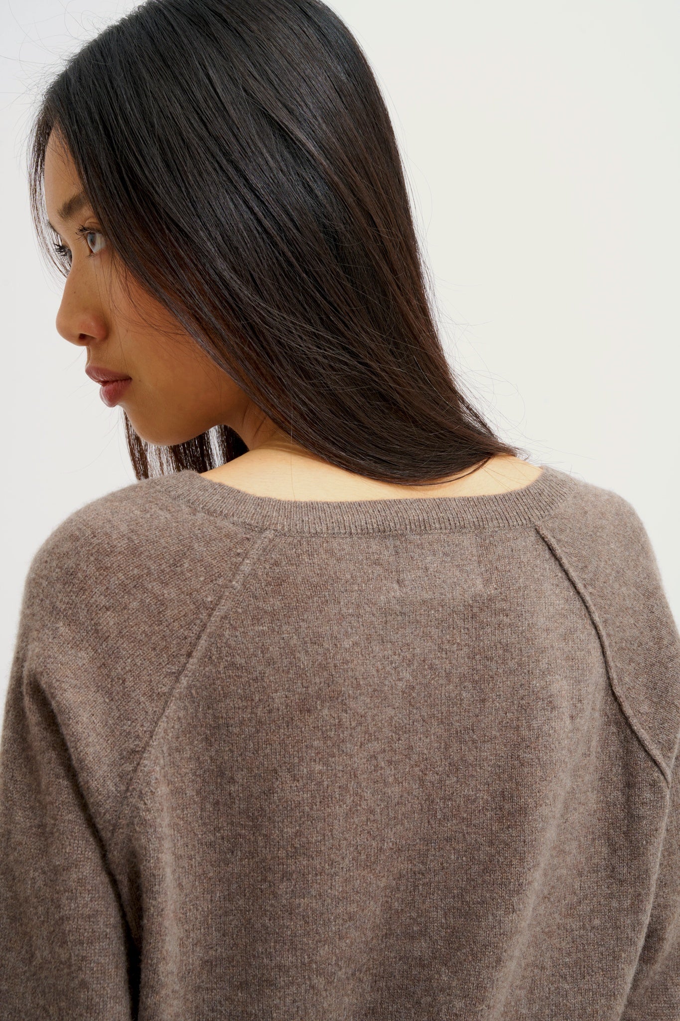 GIUSALET V-neck sweater in heathered taupe, 100% cashmere