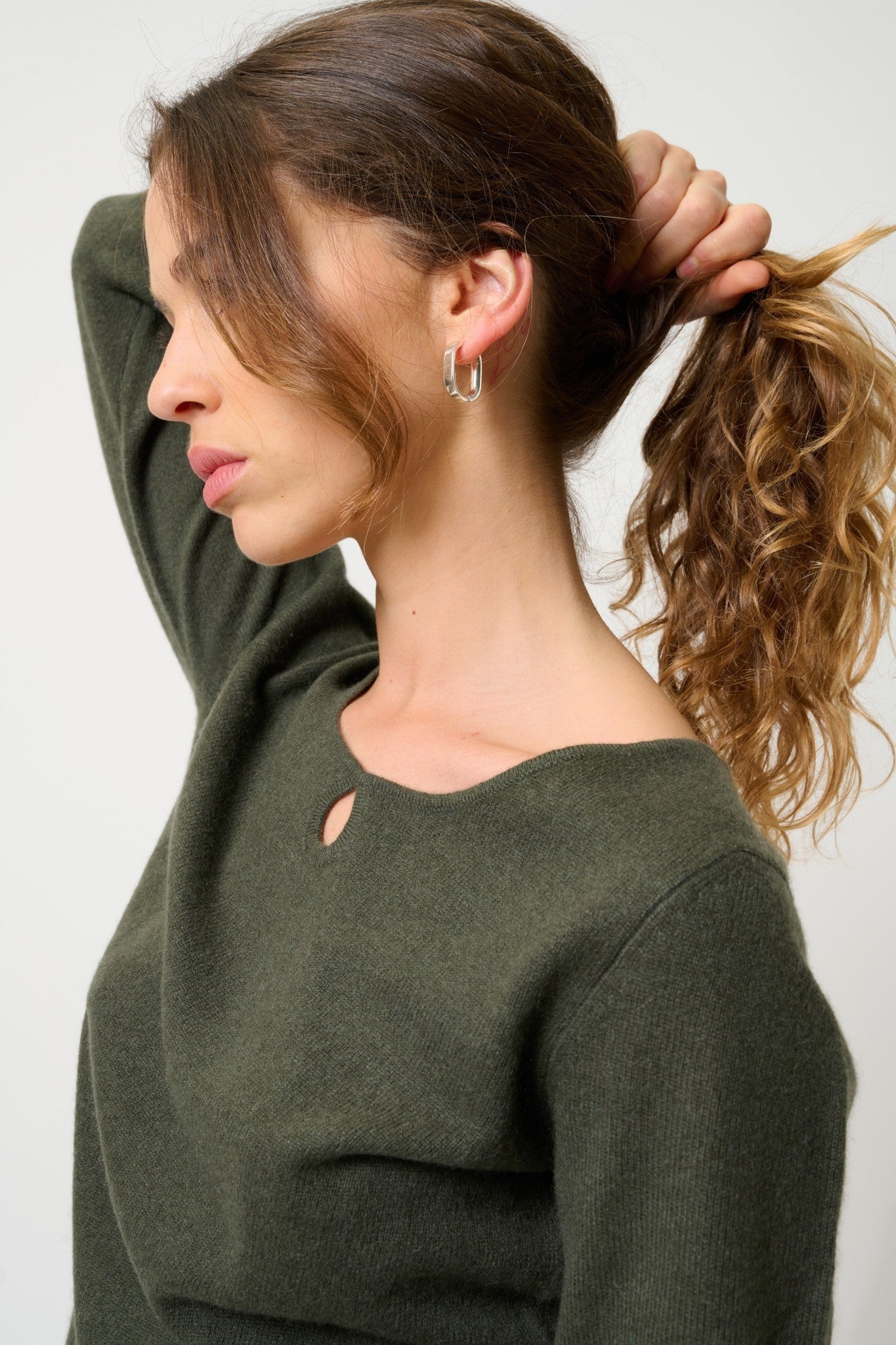 glyder pull col bateau goutte devant kaki 100% cachemire