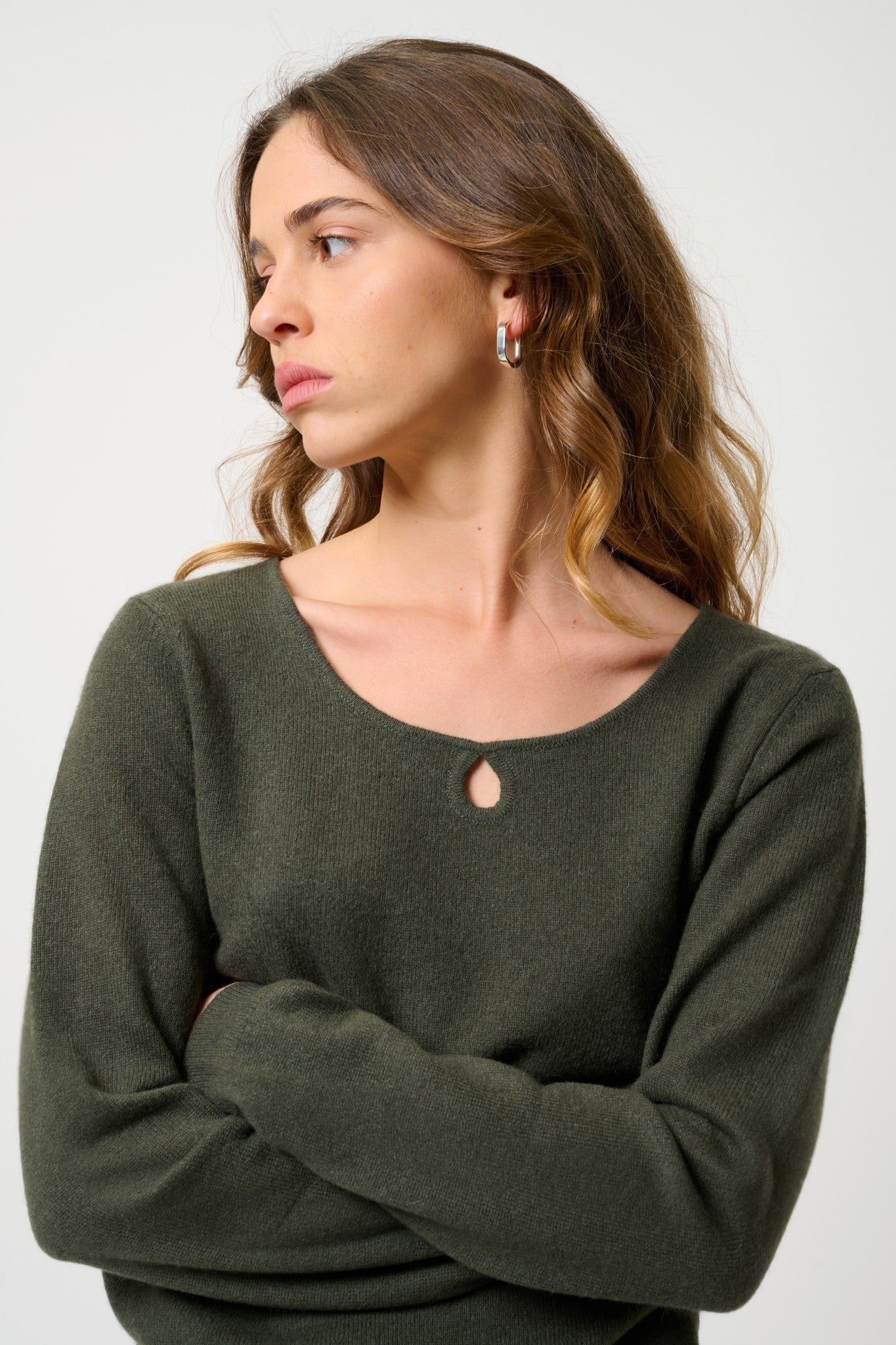 glyder pull col bateau goutte devant kaki 100% cachemire