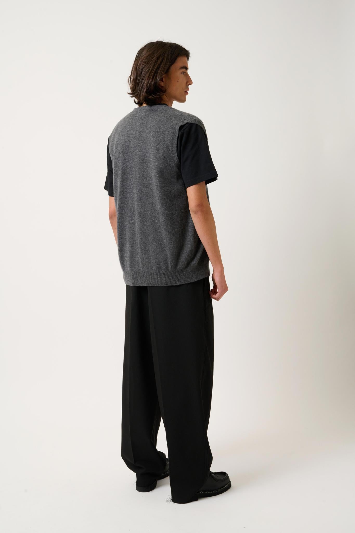 HUGO cardigan col v sans manches anthracite chiné 100% cachemire