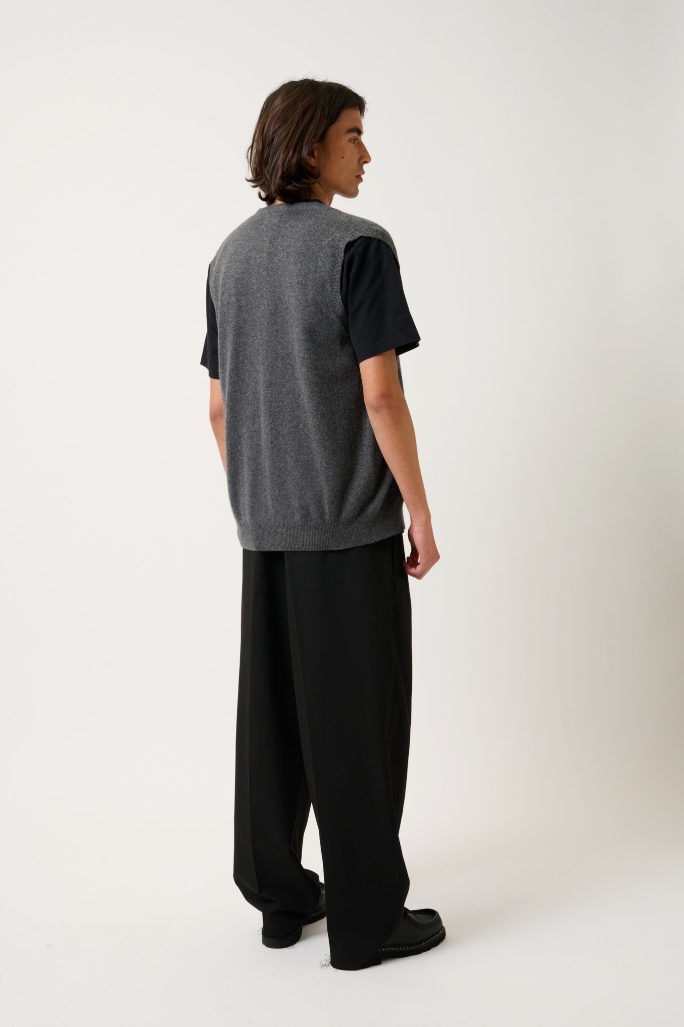 HUGO cardigan col v sans manches anthracite chiné 100% cachemire