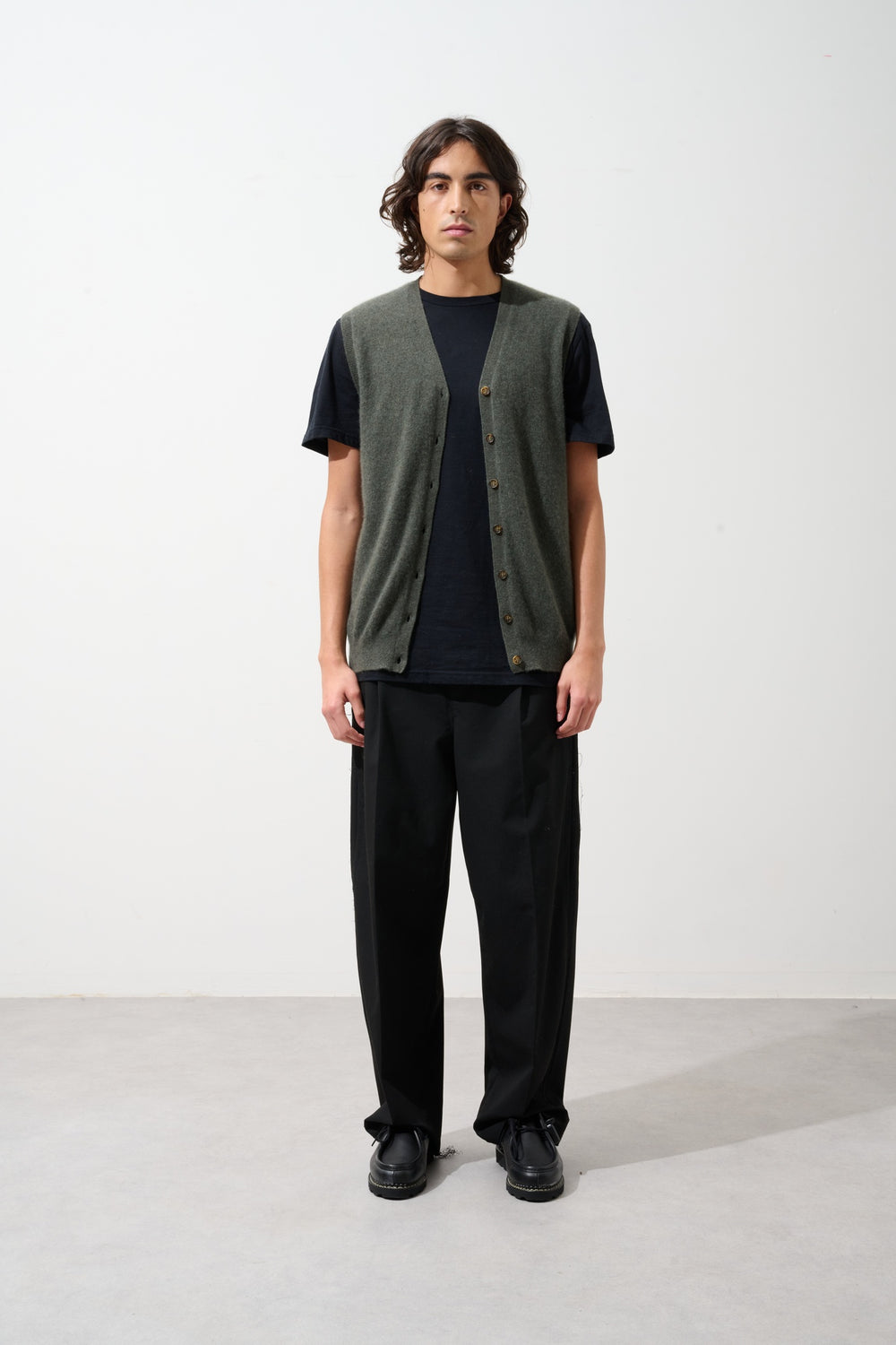 HUGO cardigan col v sans manches kaki chiné 100% cachemire