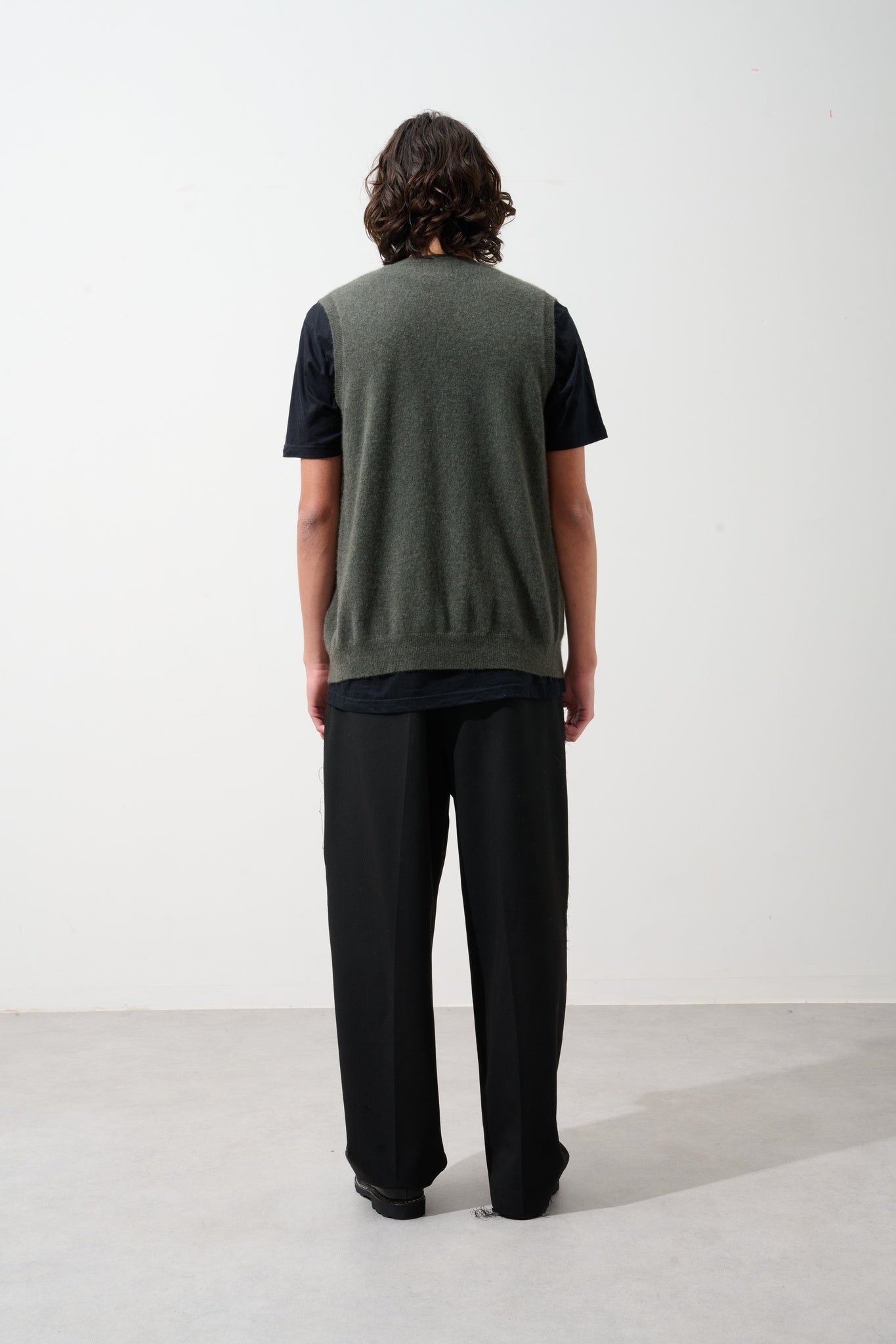 HUGO cardigan col v sans manches kaki chiné 100% cachemire