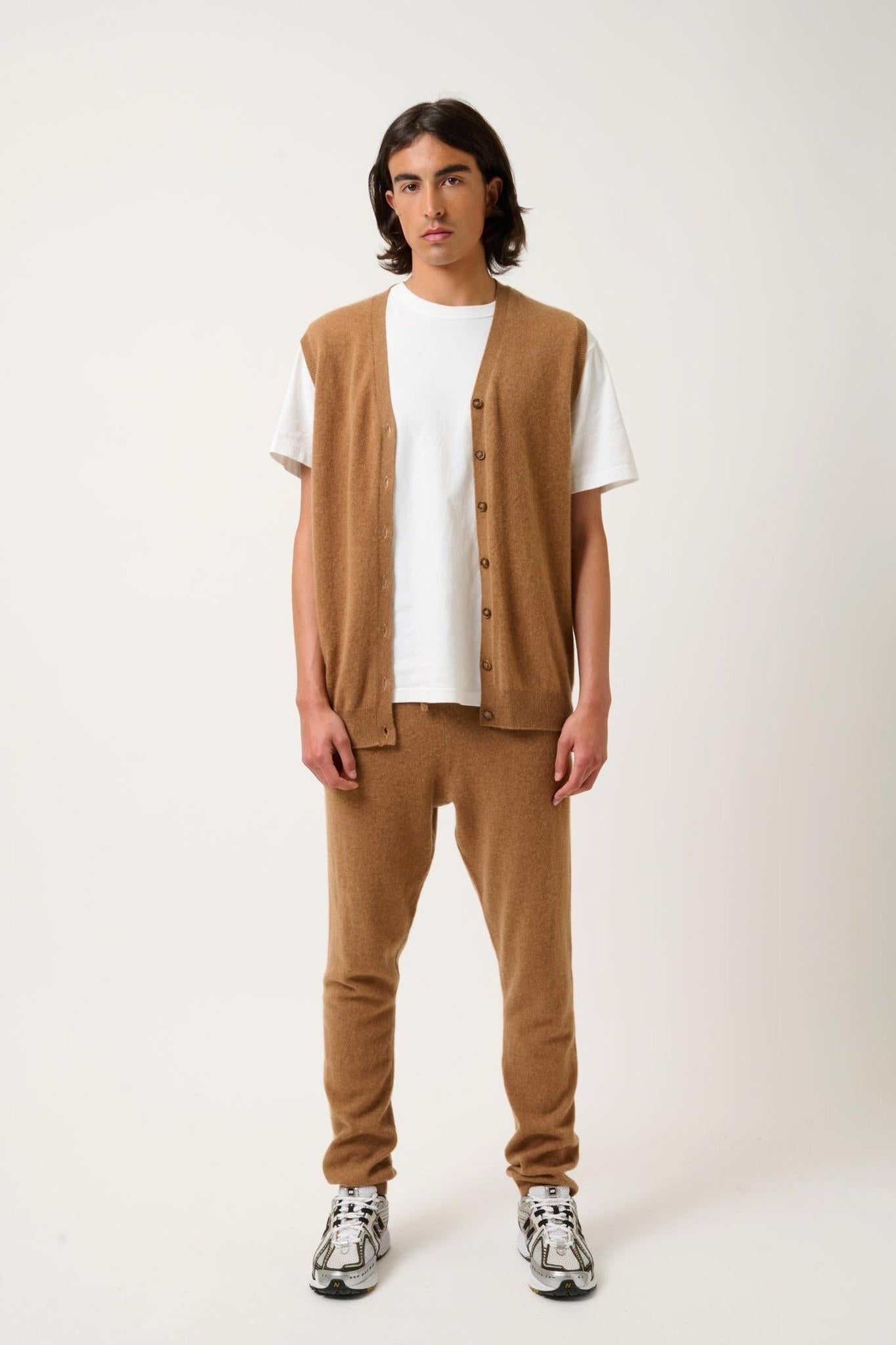 HUGO Strickjacke mit V-Ausschnitt ohne Ärmel haselnussbraun 100% Kaschmir