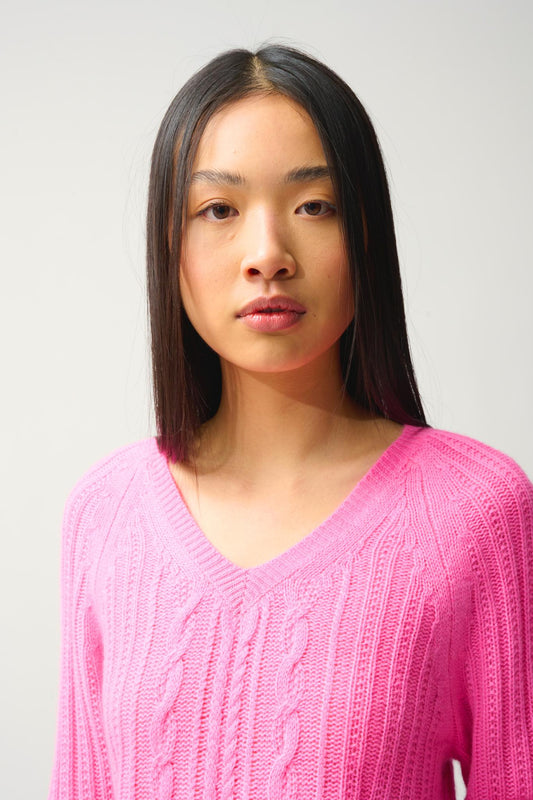 INDIRA Pullover mit V-Ausschnitt 6 Fäden neonrosa 100% Kaschmir