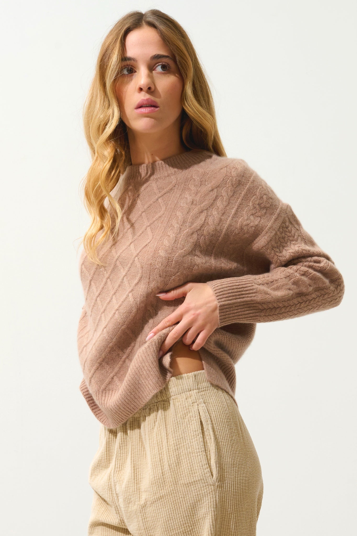 JAMPA pull col rond fentes côtés 6 fils camel chiné 100% cachemire