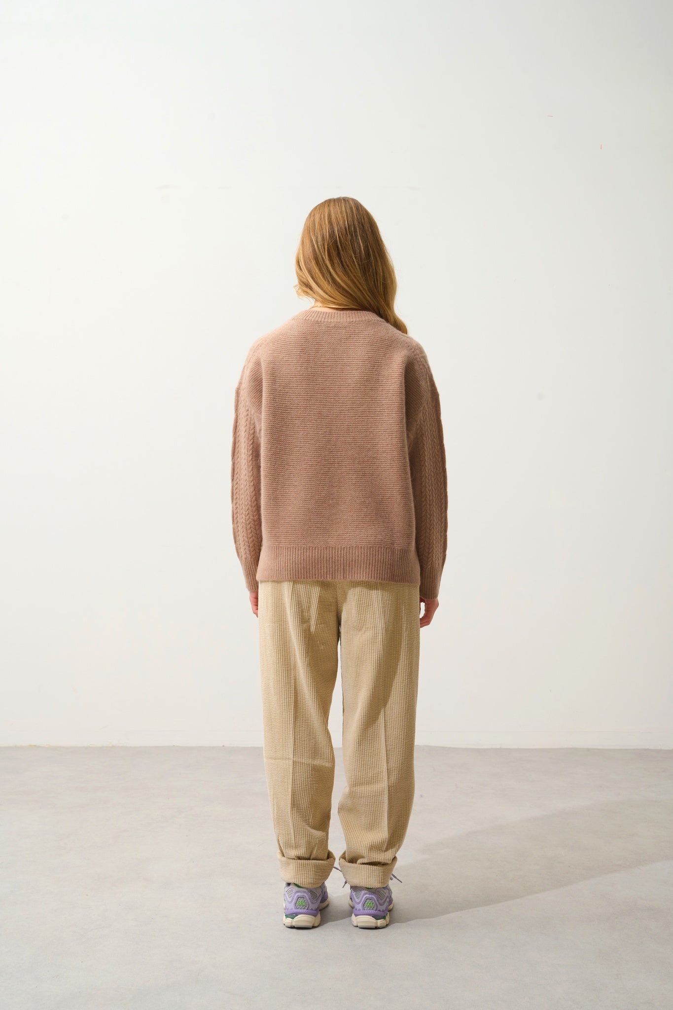 JAMPA pull col rond fentes côtés 6 fils camel chiné 100% cachemire