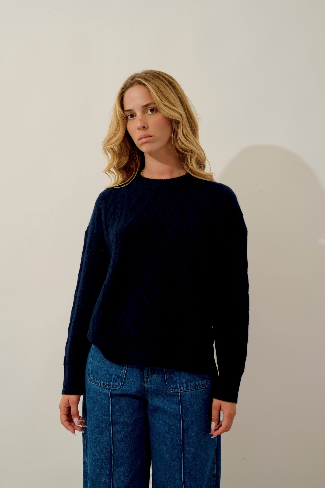 JAMPA pull col rond fentes côtés 6 fils navy 100% cachemire