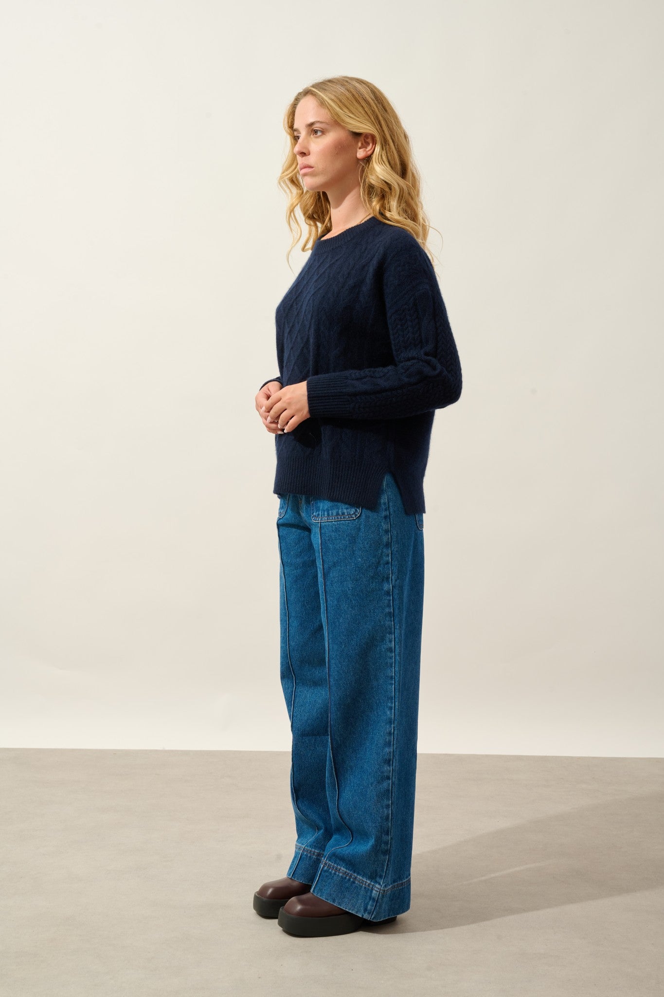 jampa pull col rond fentes côtés 6 fils navy 100% cachemire