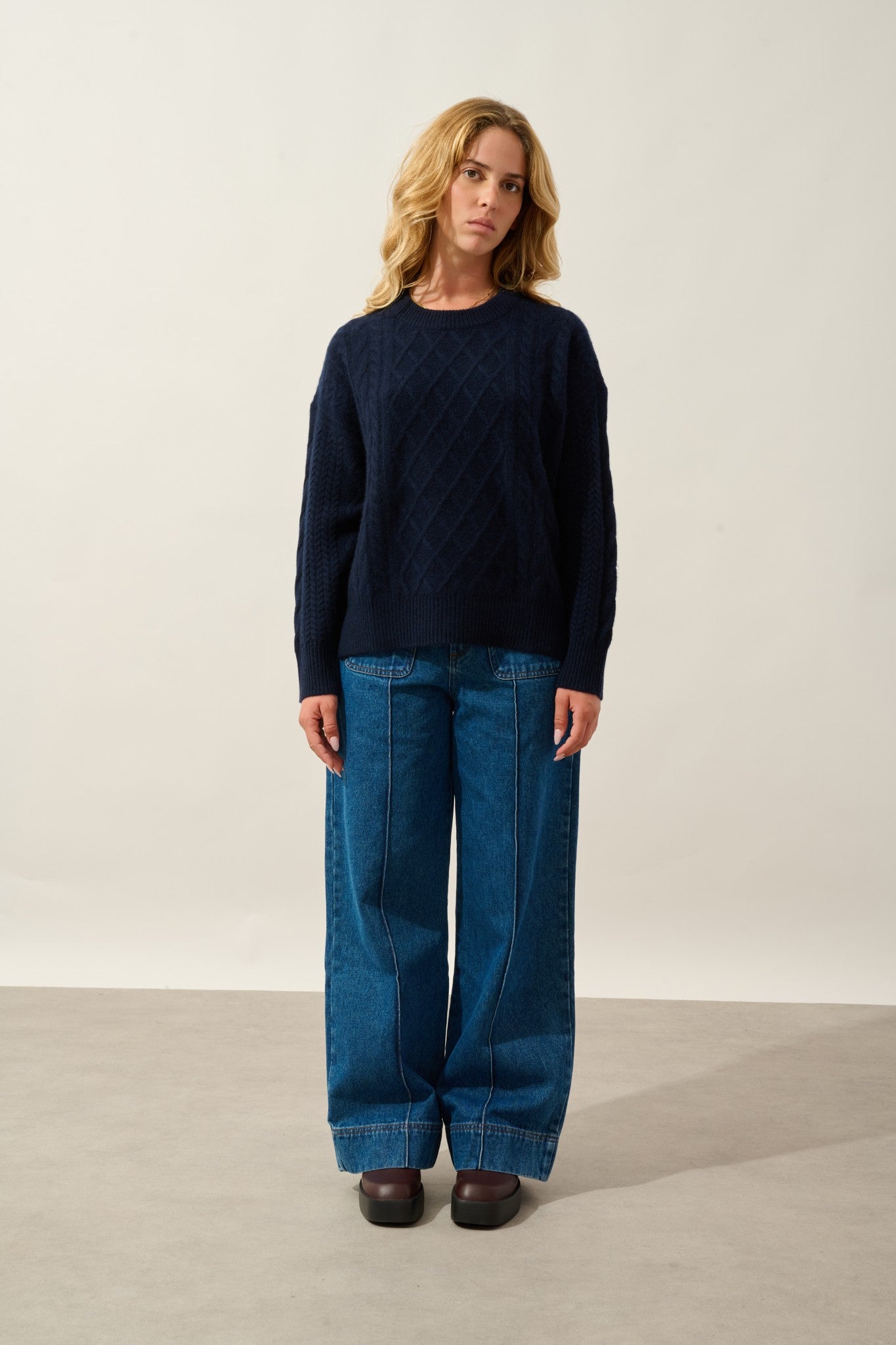 jampa pull col rond fentes côtés 6 fils navy 100% cachemire