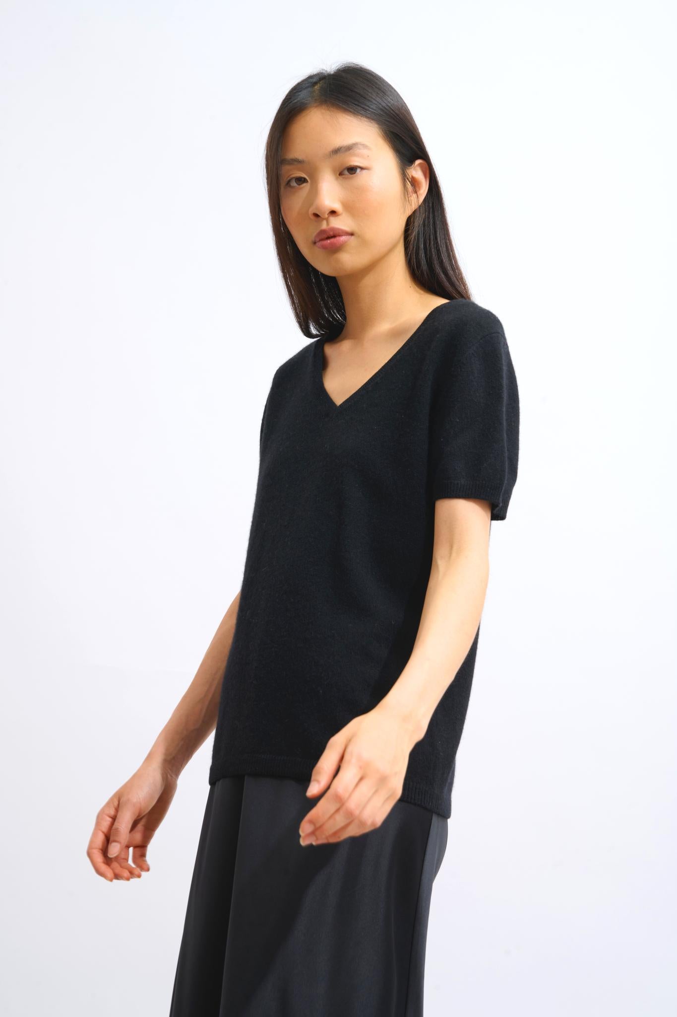 KALI thirt v-neck black 100% cashmere