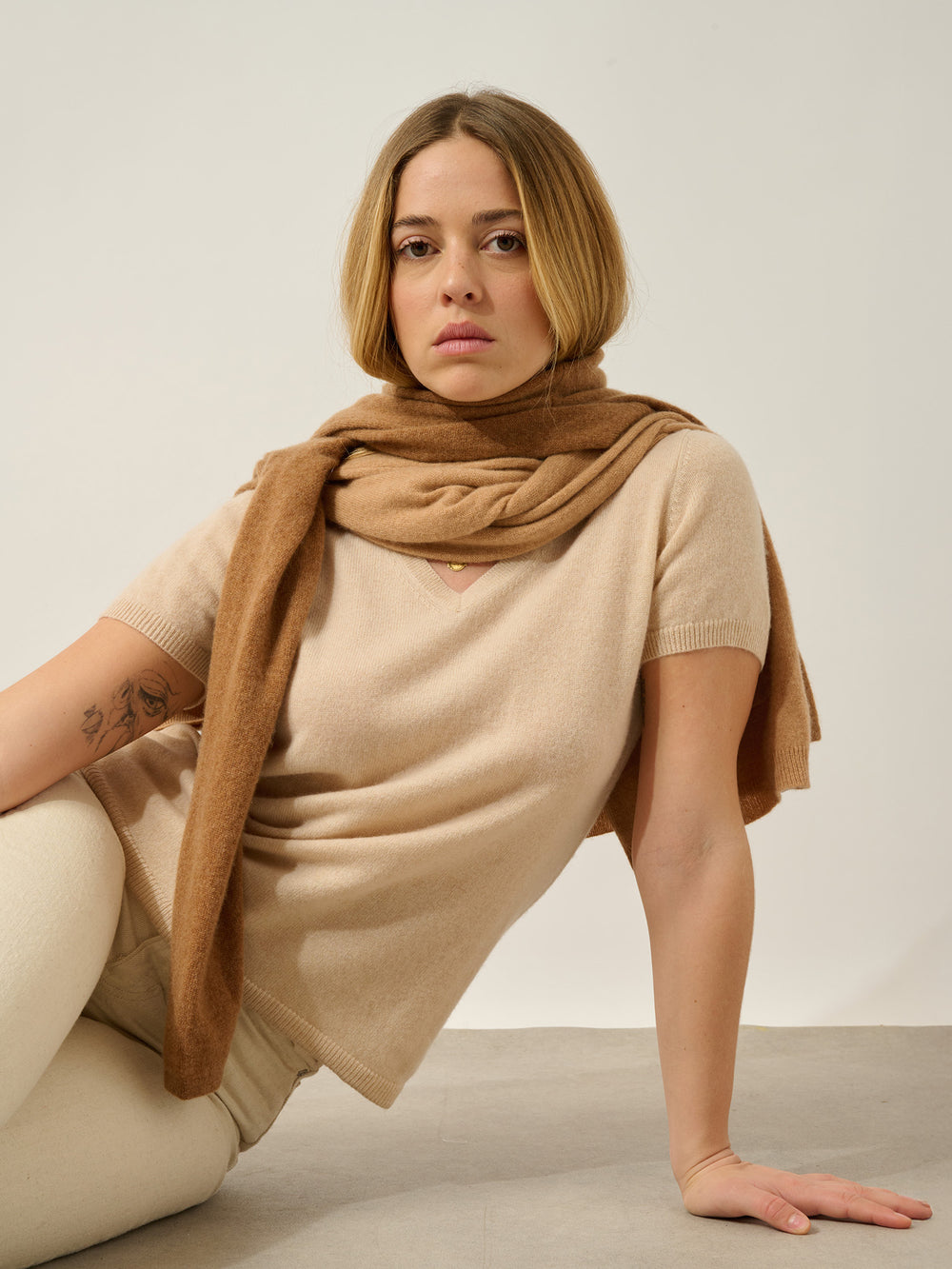 KALI t-shirt col v sable 100% cachemire