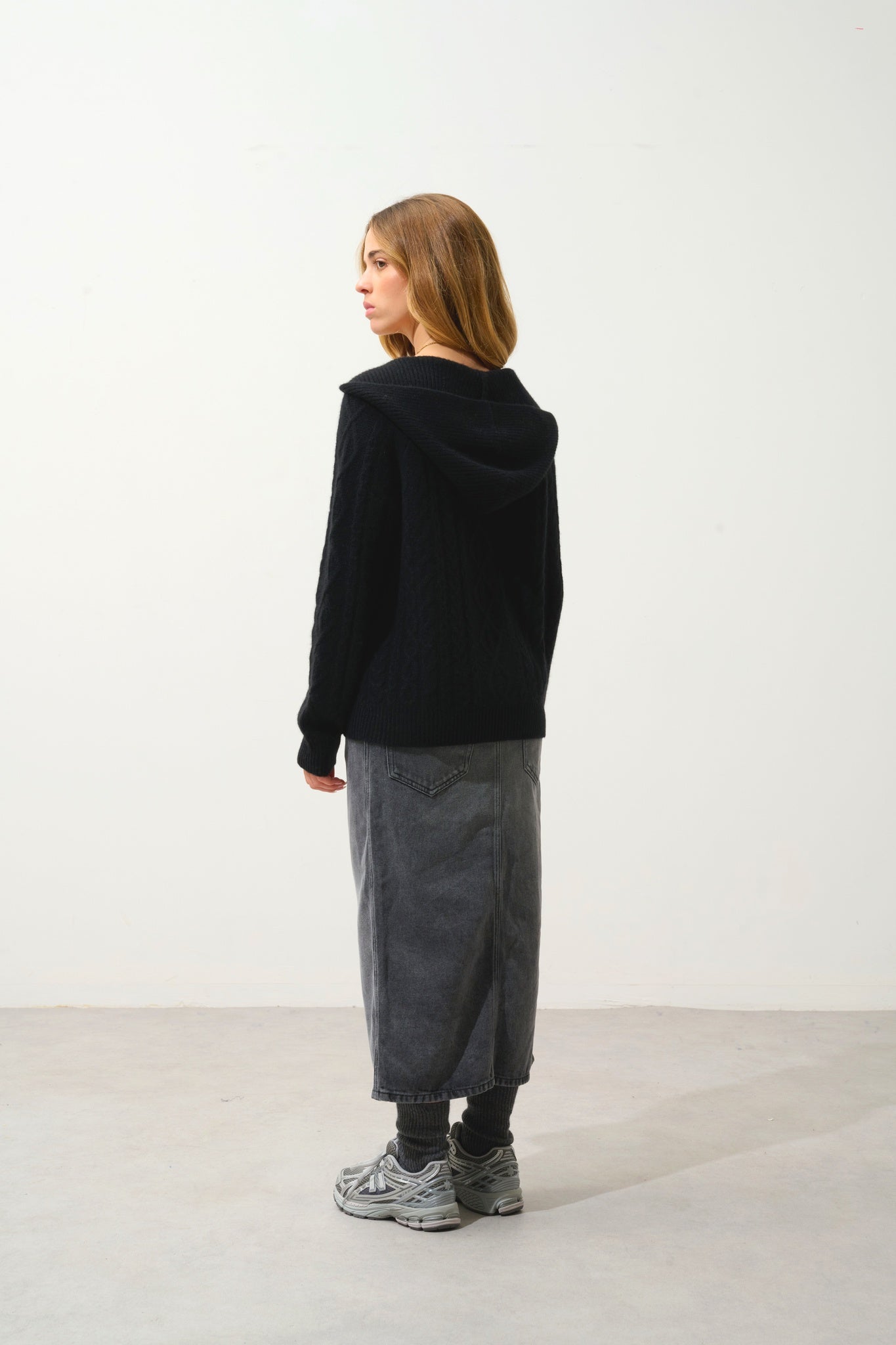 KHANDRO pull capuche 6 fils noir 100% cachemire