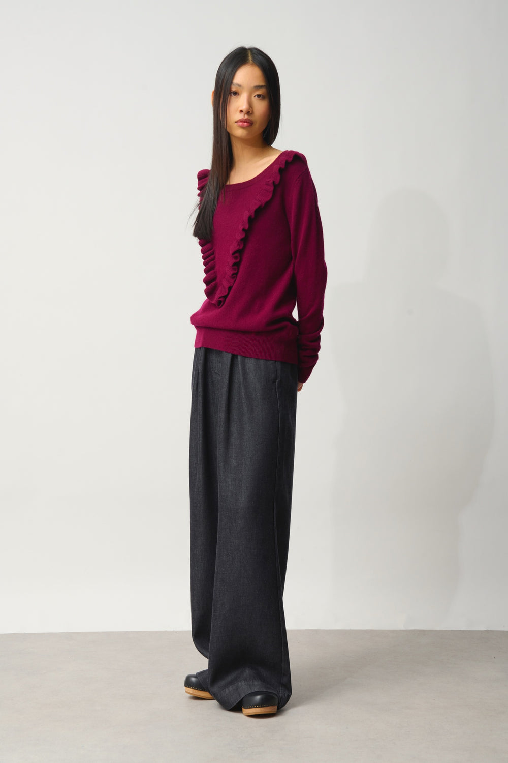 KNOTT pull col rond volants devant bordeaux 100% cachemire