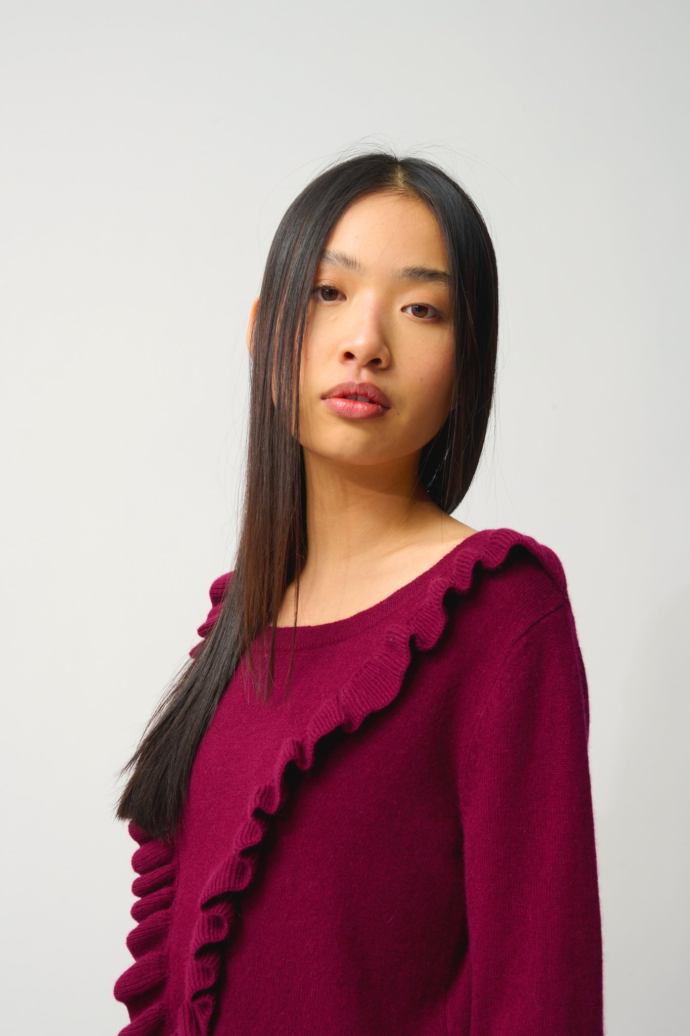 KNOTT pull col rond volants devant bordeaux 100% cachemire