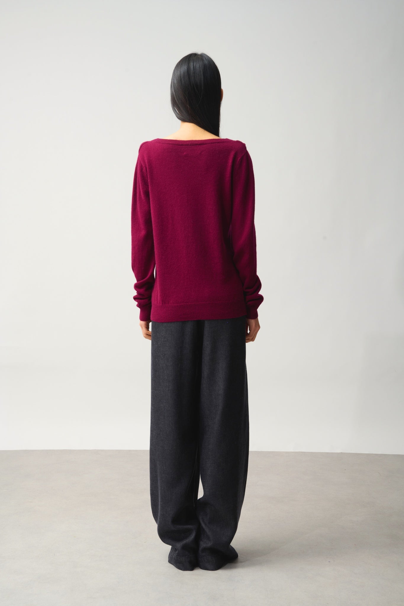 KNOTT pull col rond volants devant bordeaux 100% cachemire