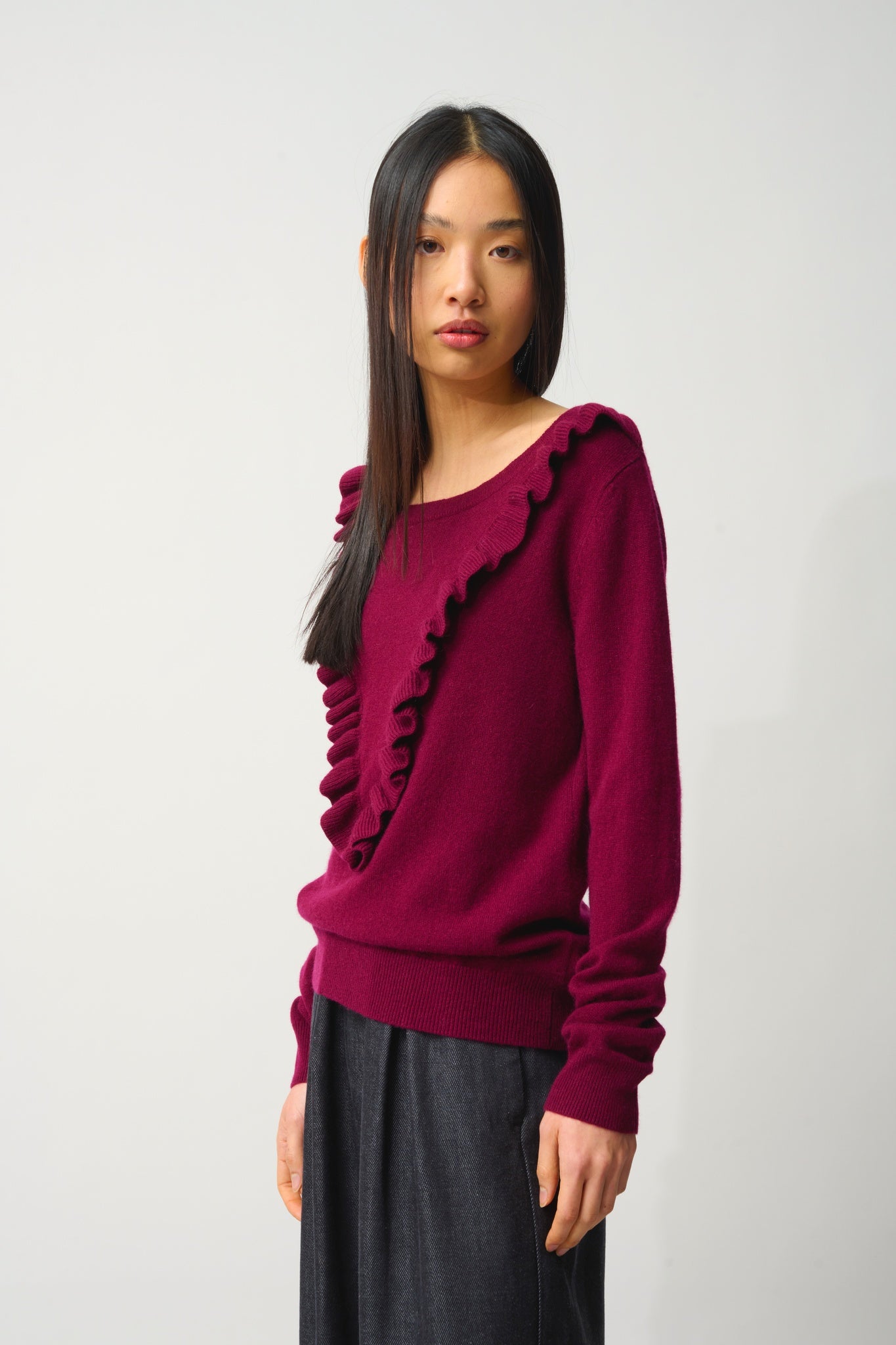 KNOTT pull col rond volants devant bordeaux 100% cachemire