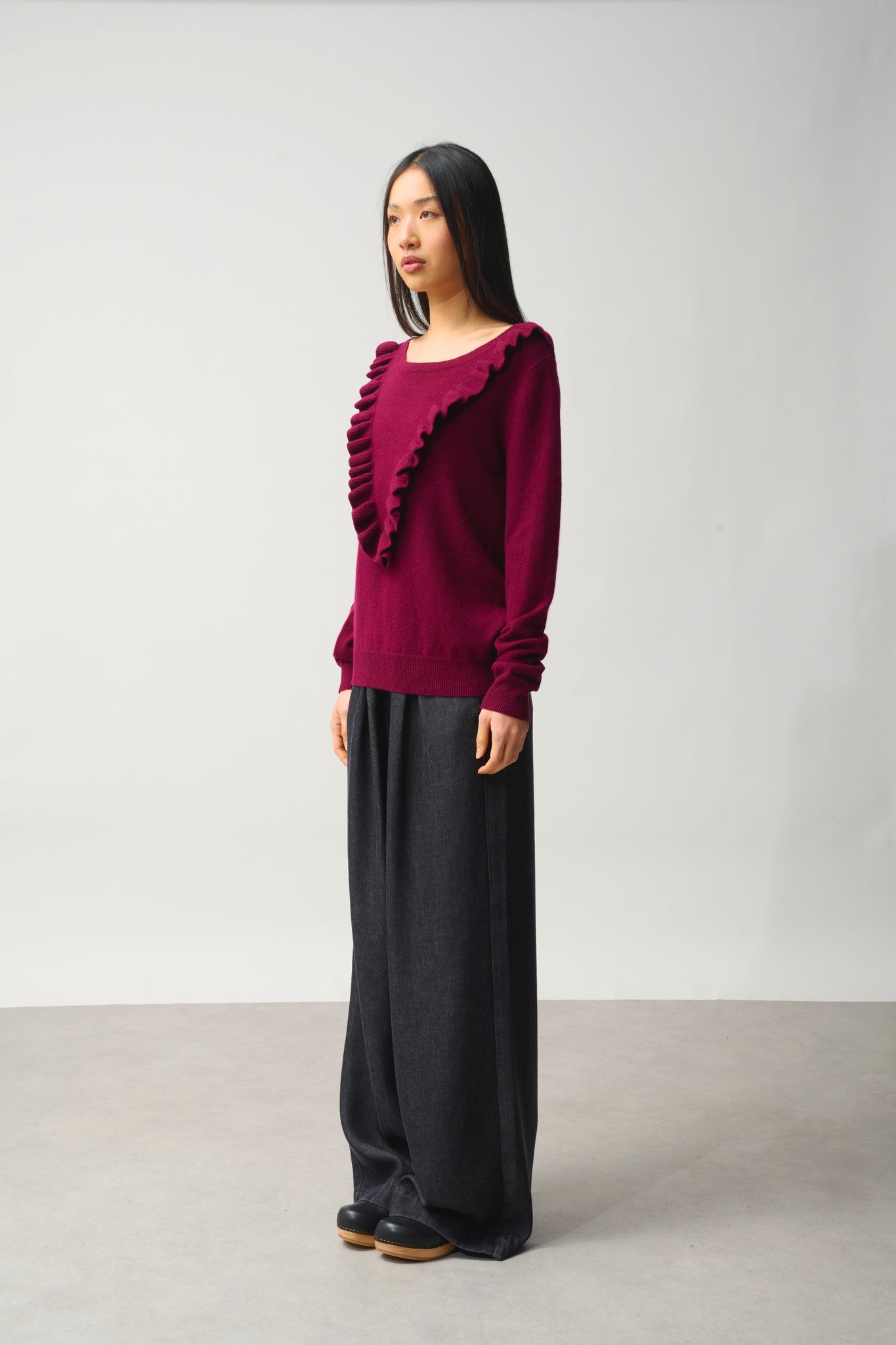 KNOTT pull col rond volants devant bordeaux 100% cachemire