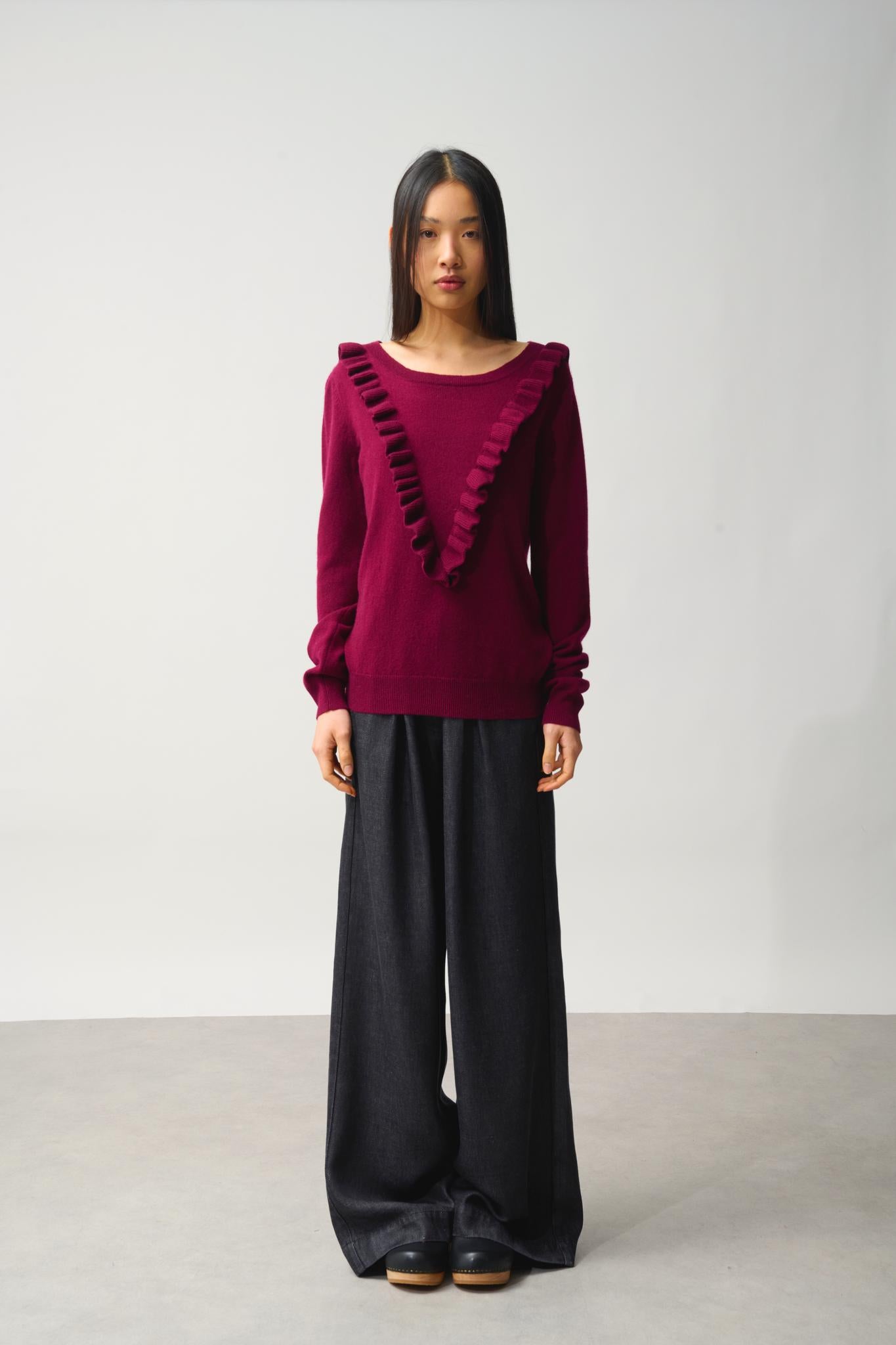 KNOTT pull col rond volants devant bordeaux 100% cachemire