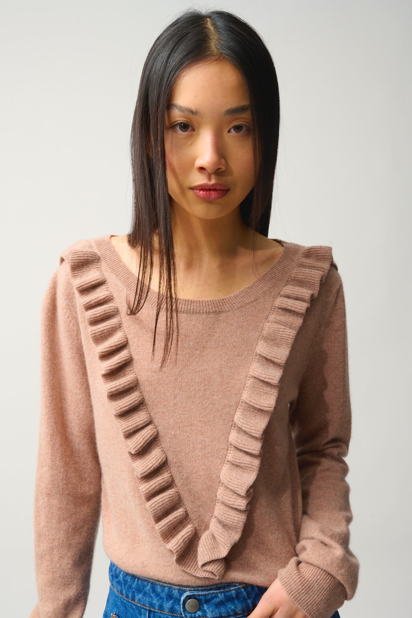 KNOTT Pullover mit Rundhalsausschnitt und Volants vorne camel meliert 100% Kaschmir