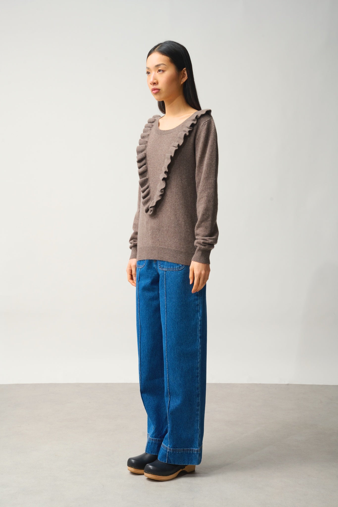 KNOTT pull col rond volants devant taupe chiné 100% cachemire