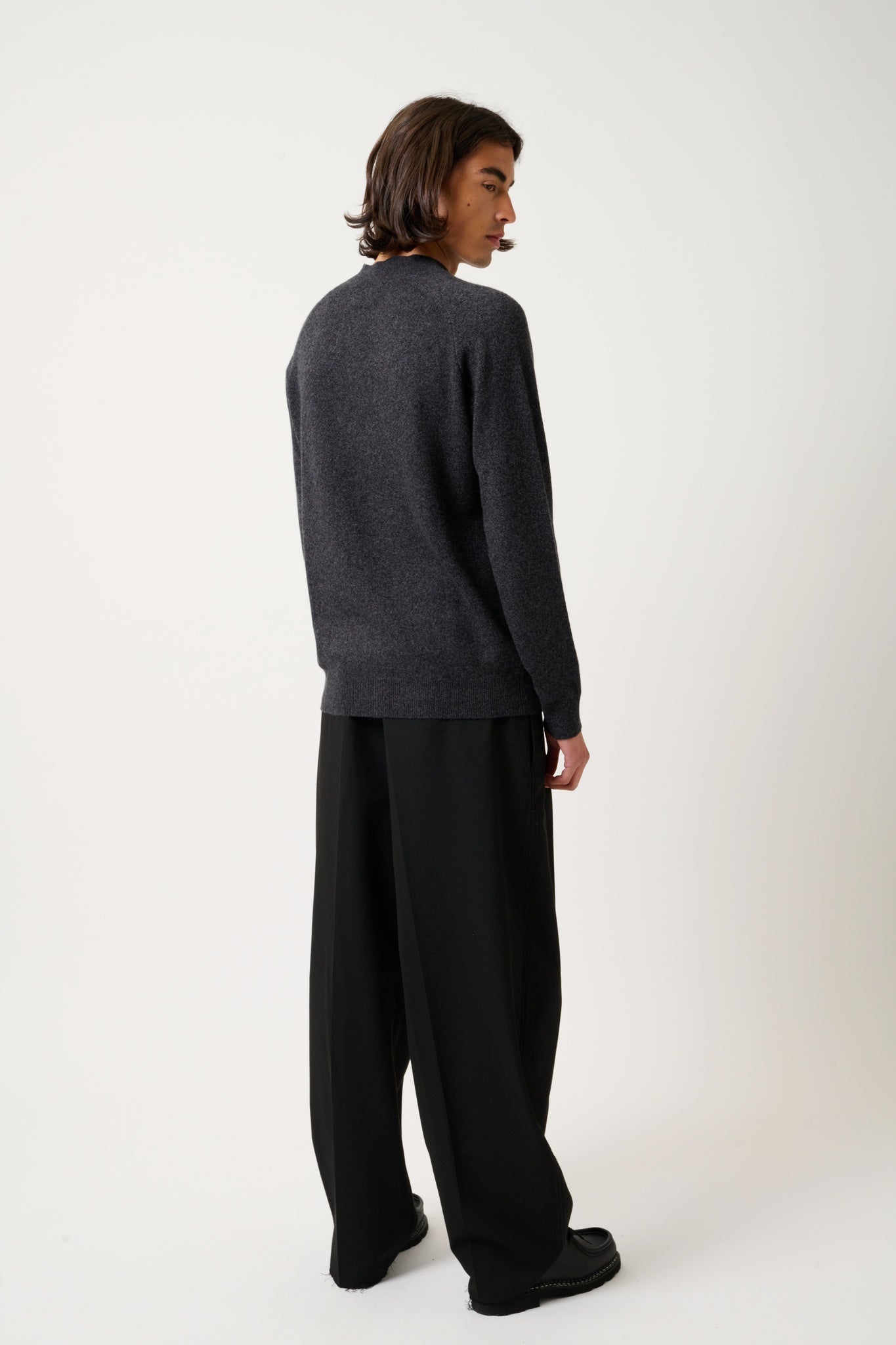 KUNDUM Pullover mit Rundhalsausschnitt schwarz meliert 100% Kaschmir