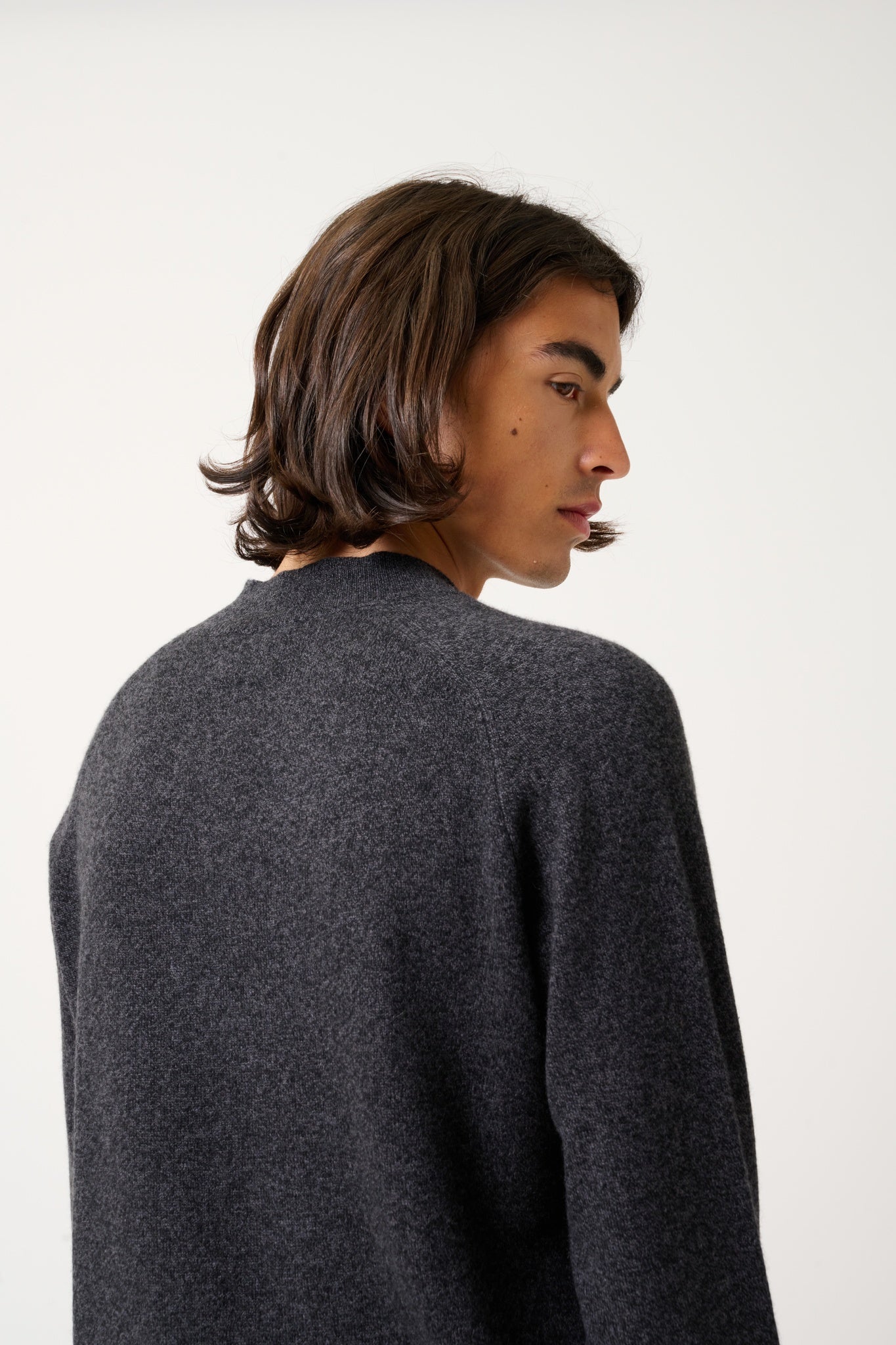 KUNDUM Pullover mit Rundhalsausschnitt schwarz meliert 100% Kaschmir