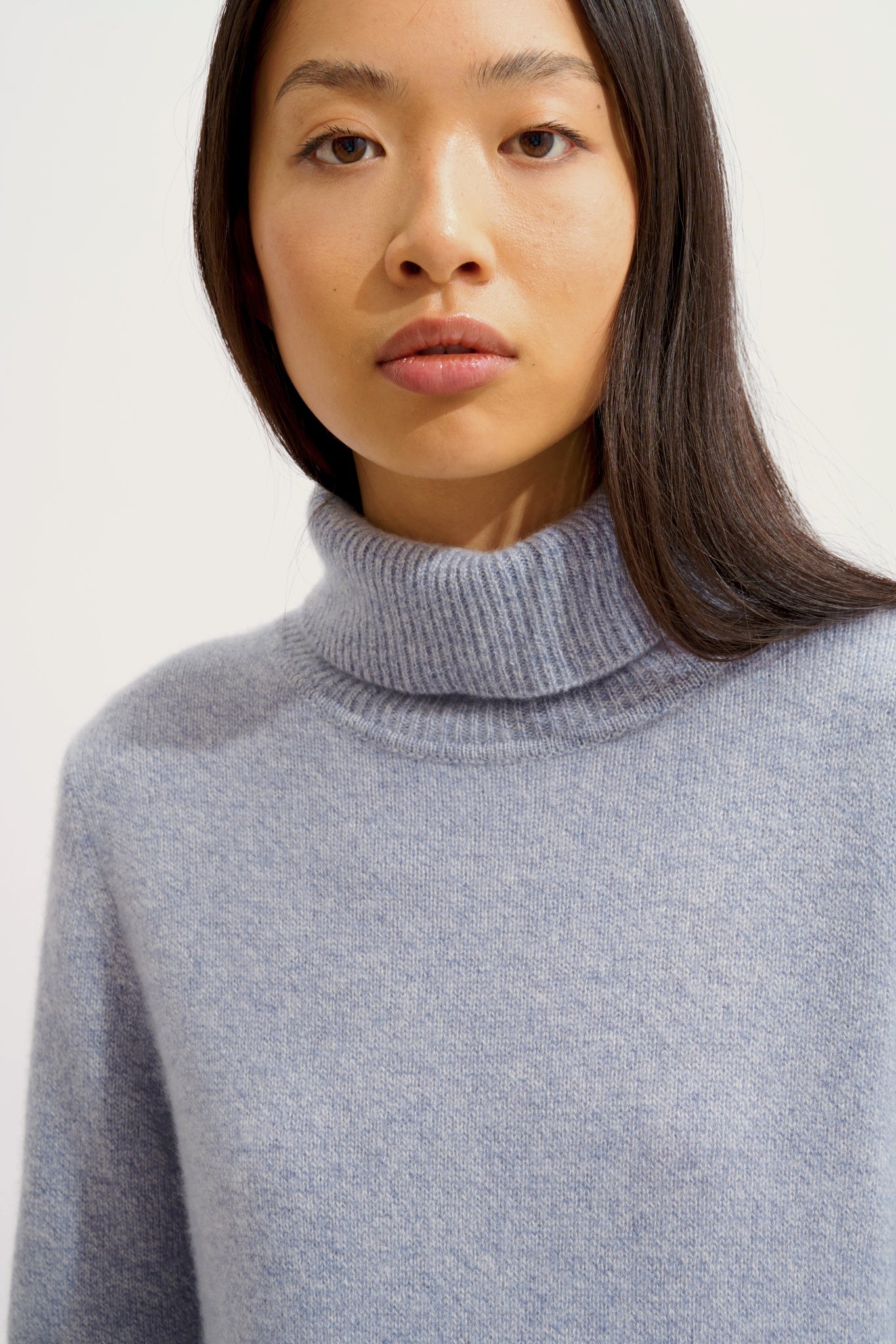 LINDA pull col roulé 4 fils bleu ivoire 100% cachemire