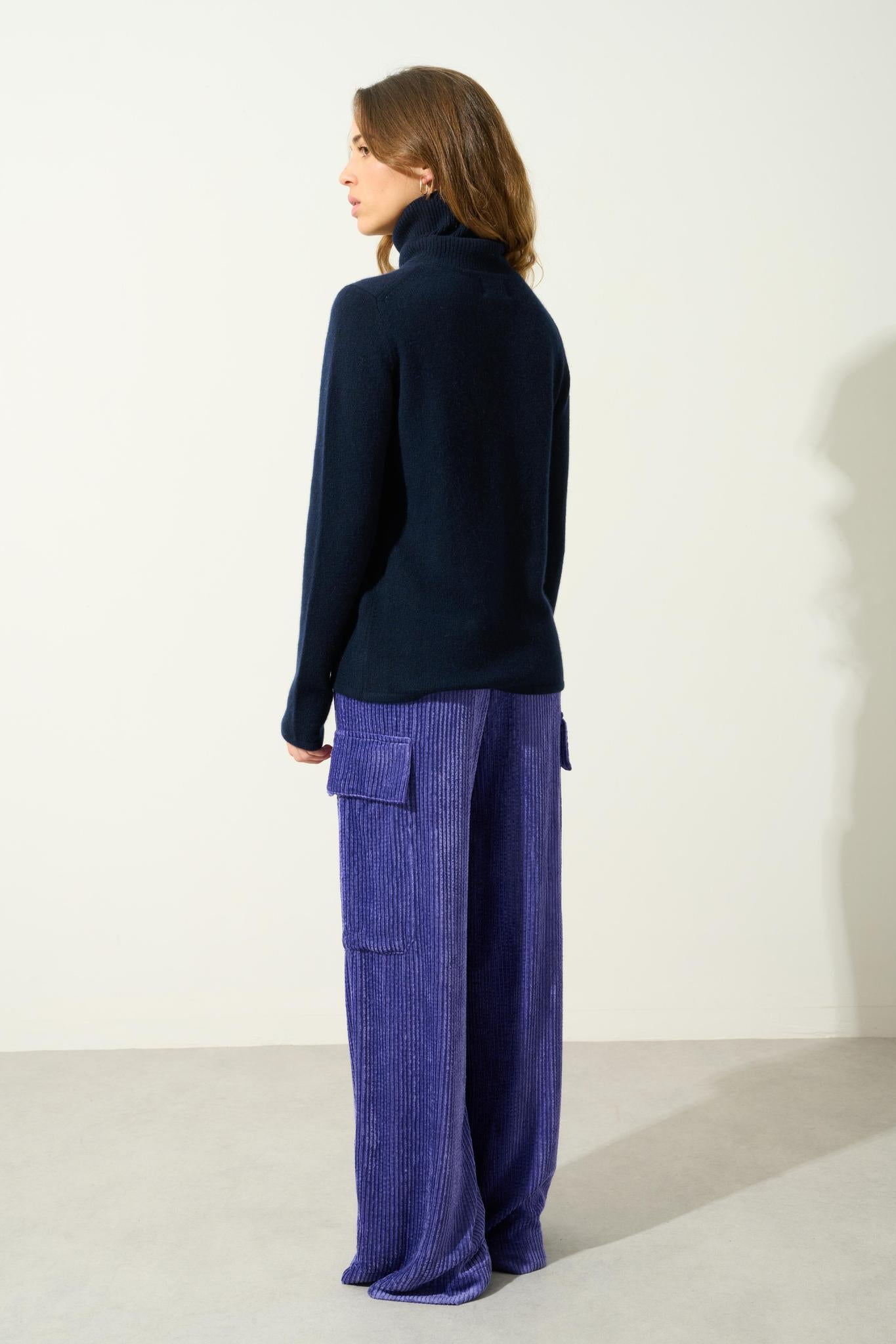 LINDA 4-fädiger Rollkragenpullover aus 100 % Kaschmir in Marineblau