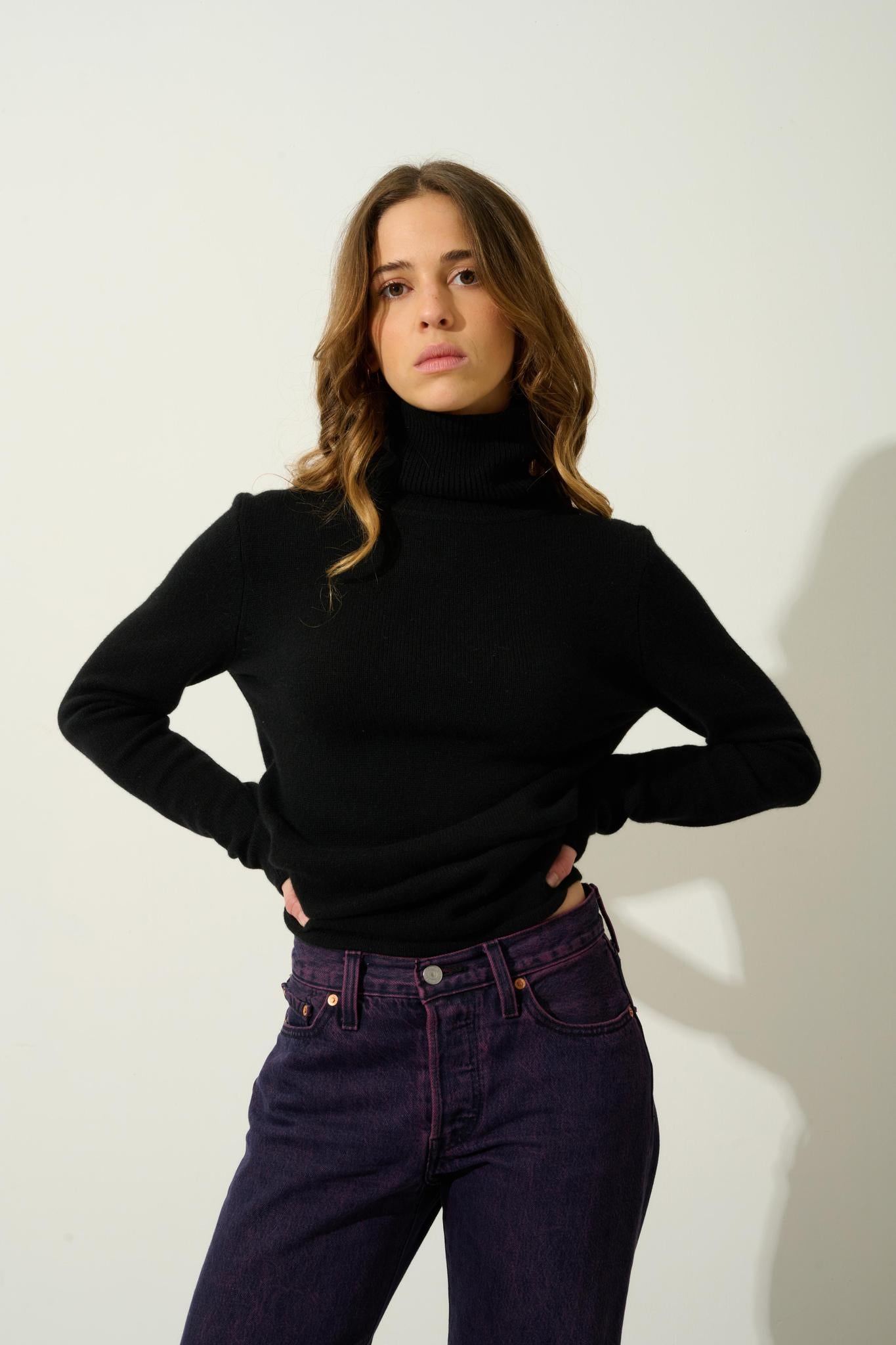 LINDA pull col roulé 4 fils noir 100% cachemire