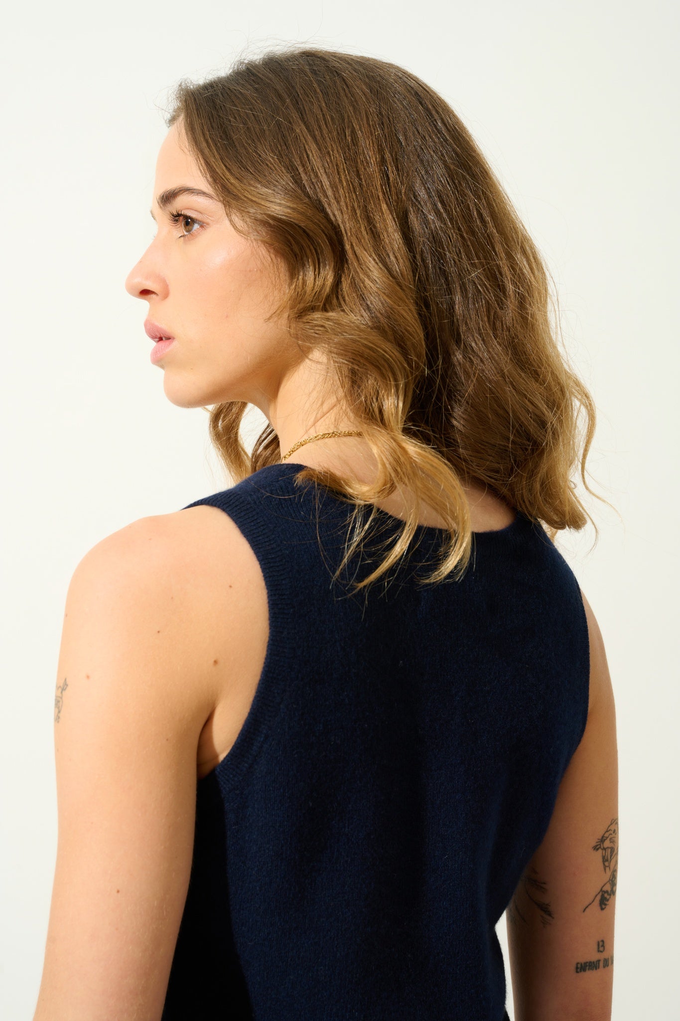 LINDSAY – Marineblaues Tanktop mit U-Ausschnitt aus 100 % Kaschmir