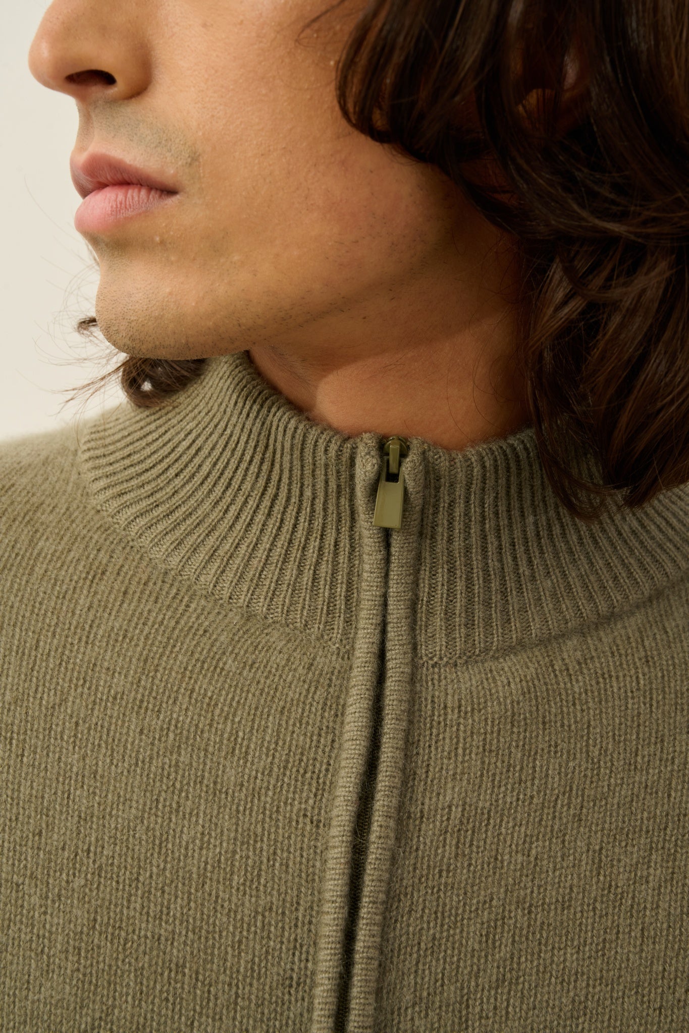 LYNA gilet zippé col camionneur 4 fils army 100% cachemire