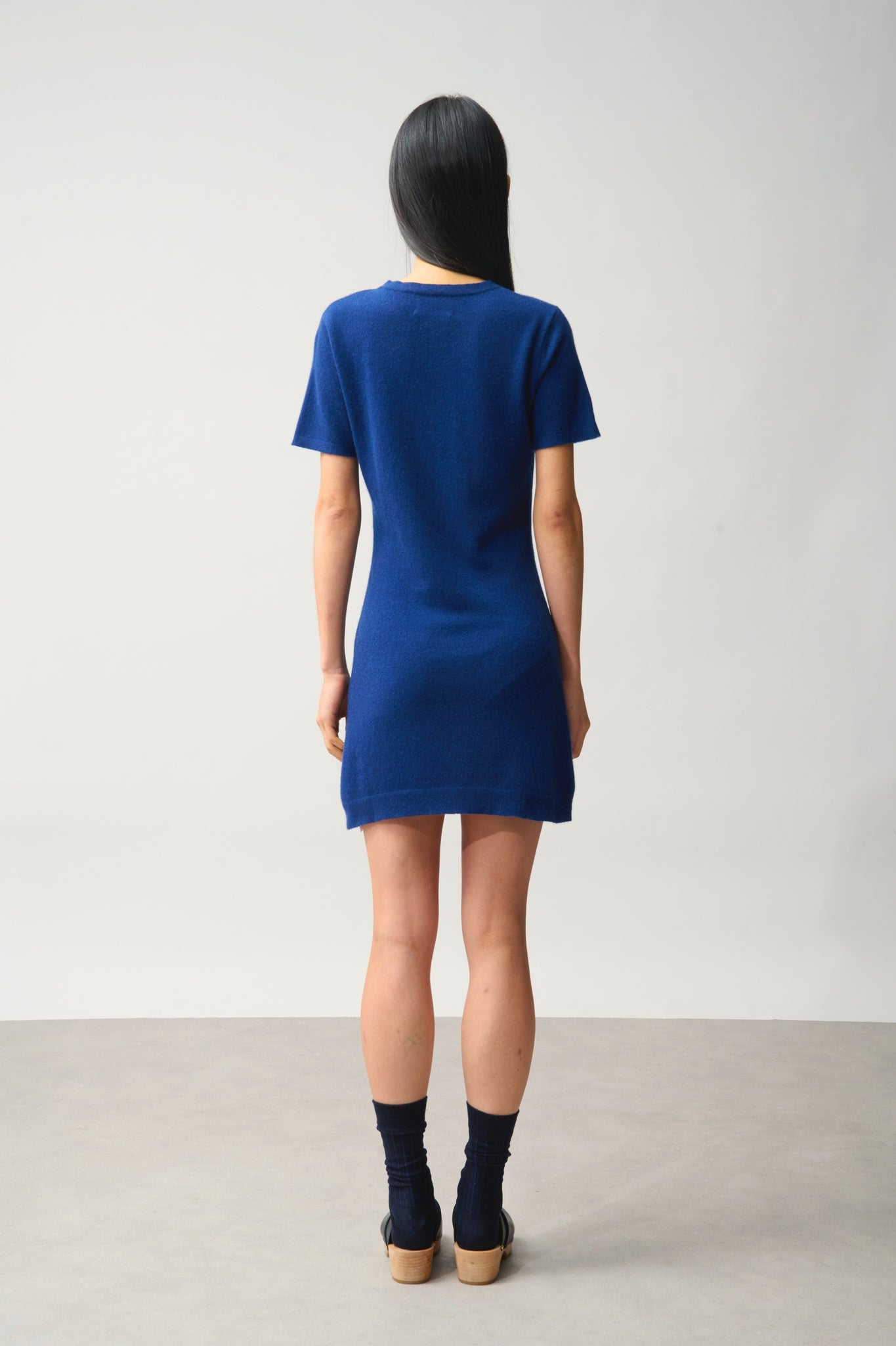 LYNN Mitternachtsblaues ärmelloses Rundhalskleid 100% Kaschmir