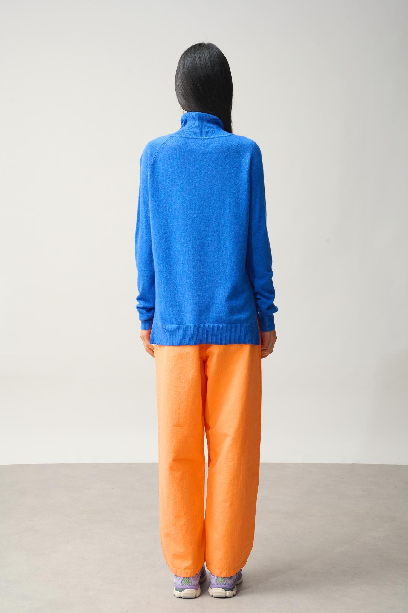 MADELINE Rollkragenpullover in Electric Blue aus 100% Kaschmir