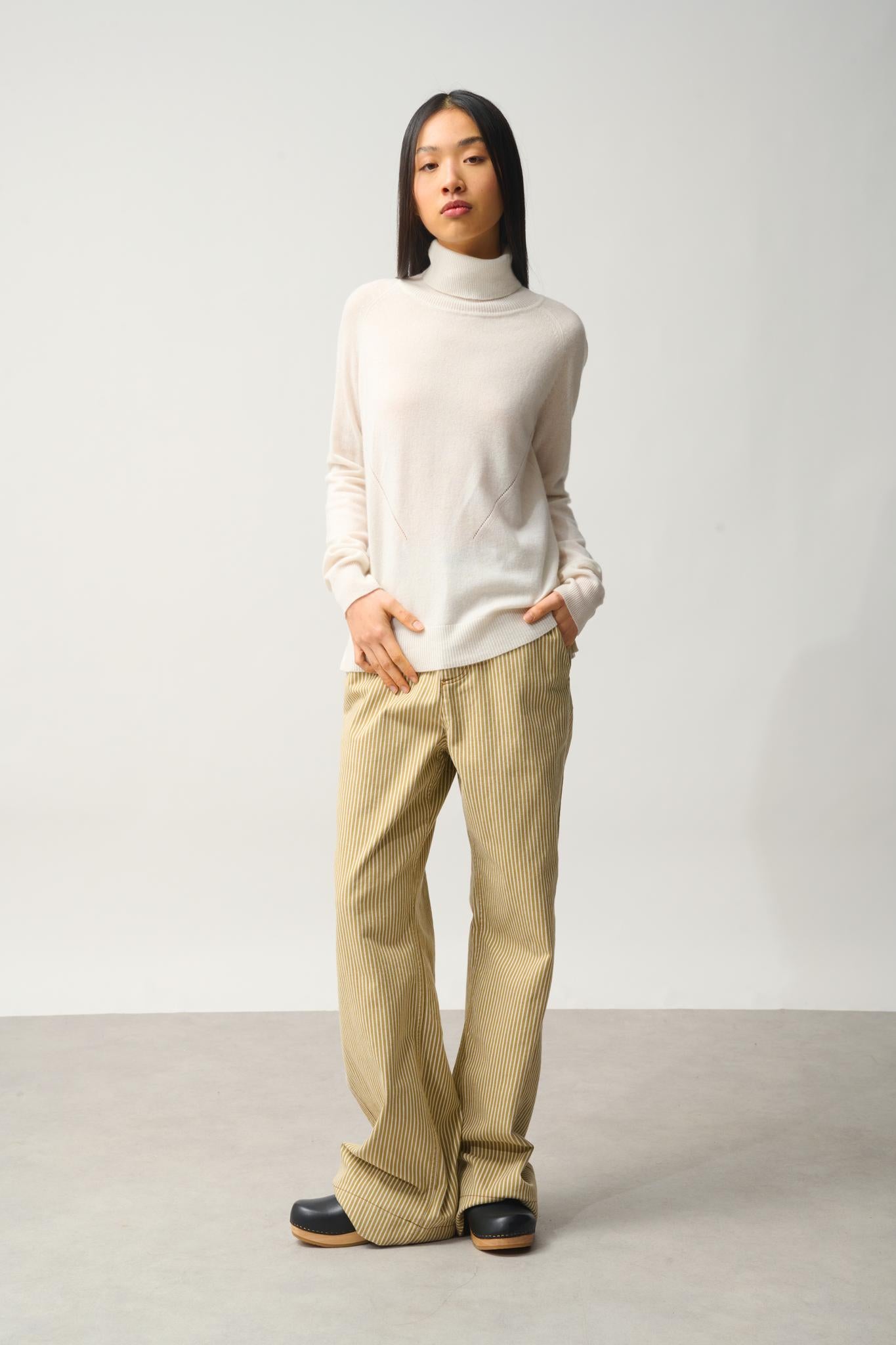 MADELINE pull col roulé ivoire 100% cachemire