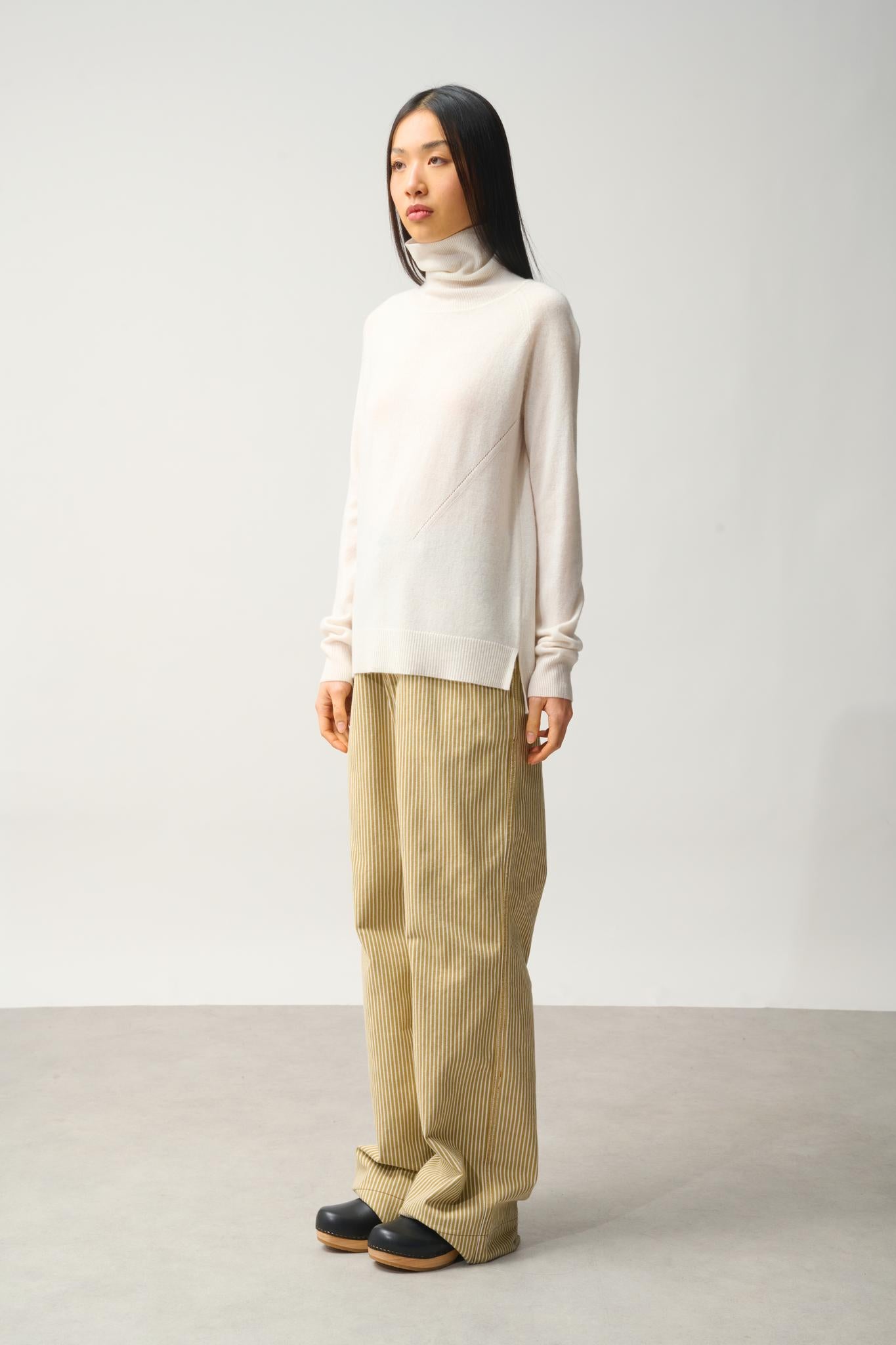 MADELINE pull col roulé ivoire 100% cachemire