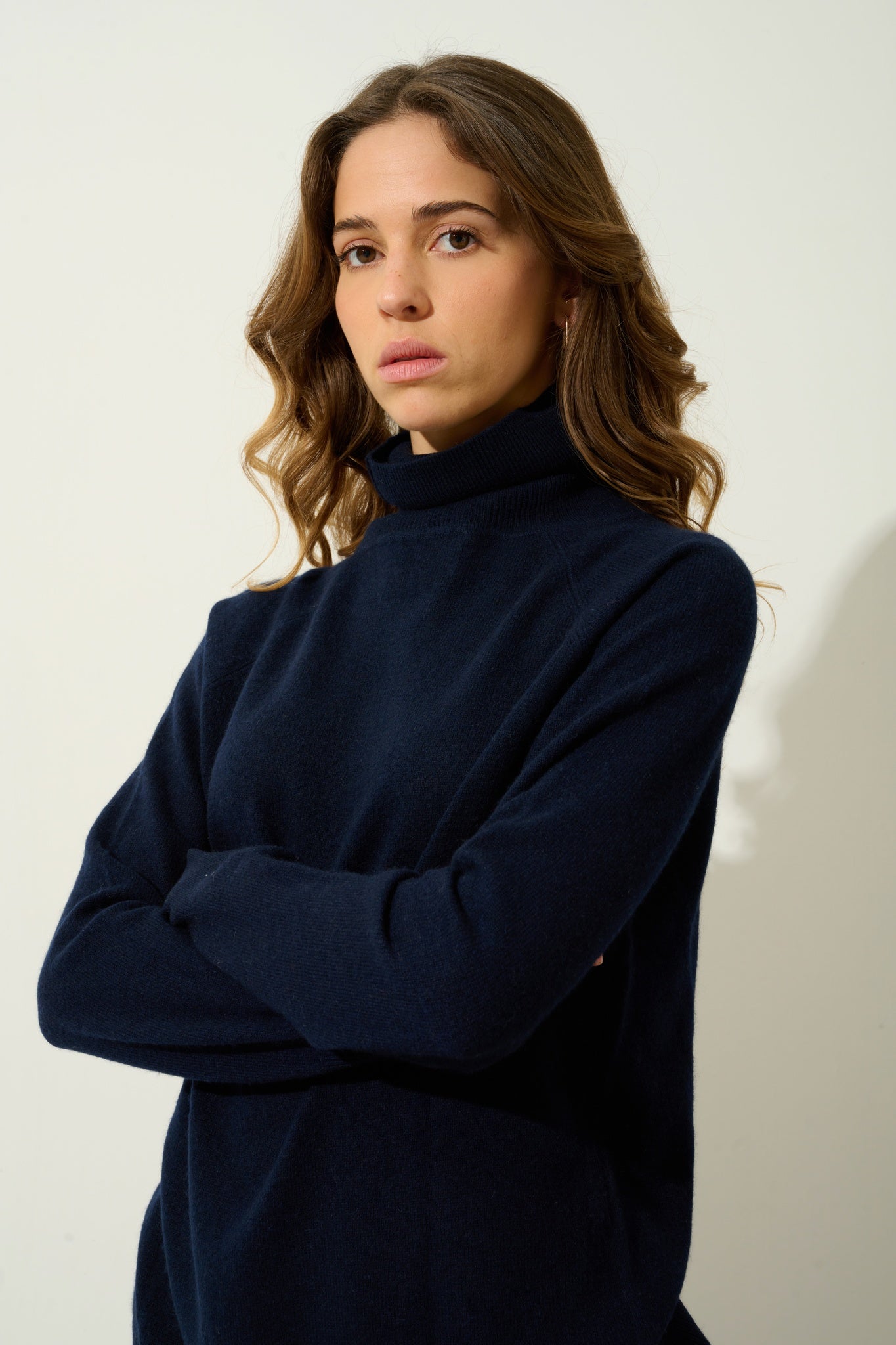 MADELINE pull col roulé navy 100% cachemire