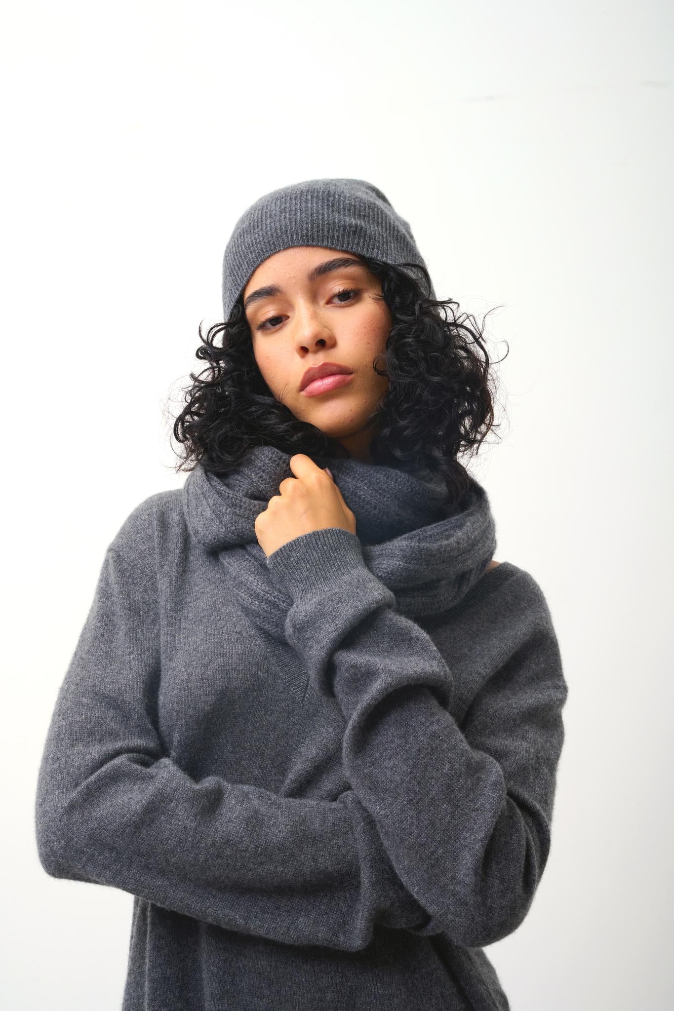 MANTI beanie anthracite mottled 100% cashmere