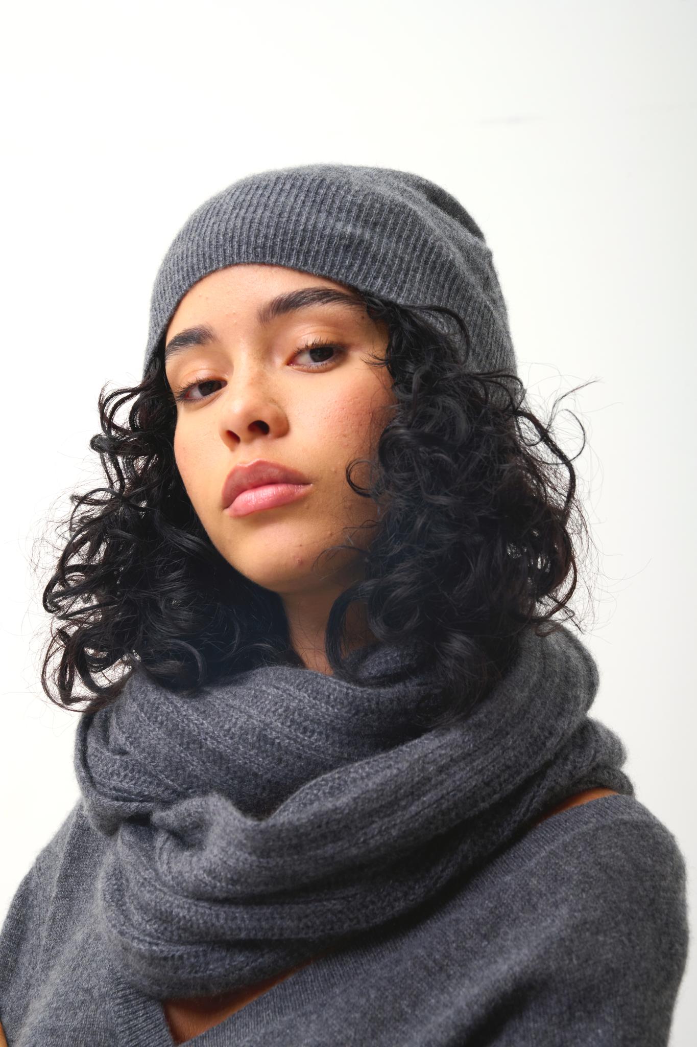 MANTI beanie anthracite mottled 100% cashmere