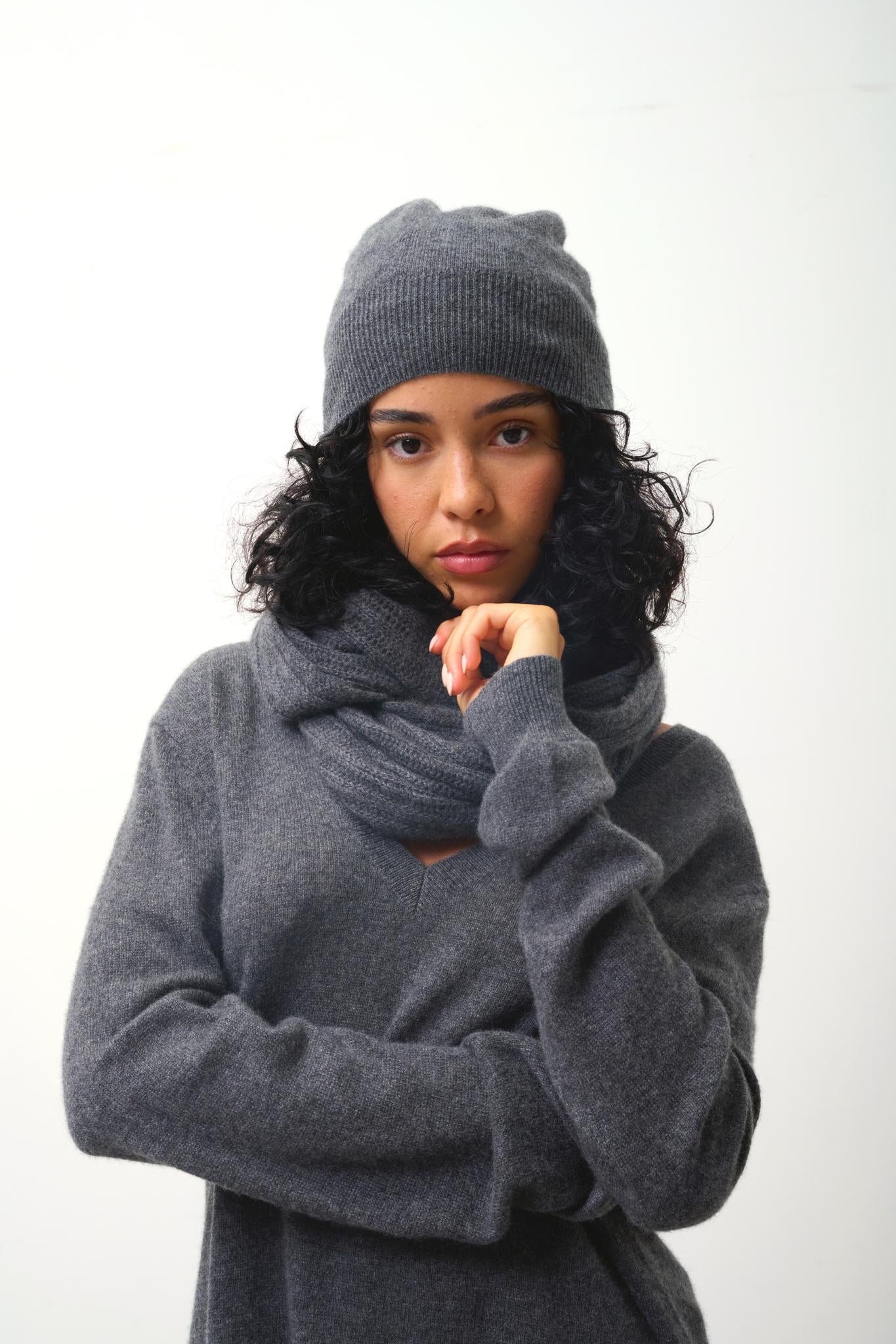 MANTI beanie anthracite mottled 100% cashmere