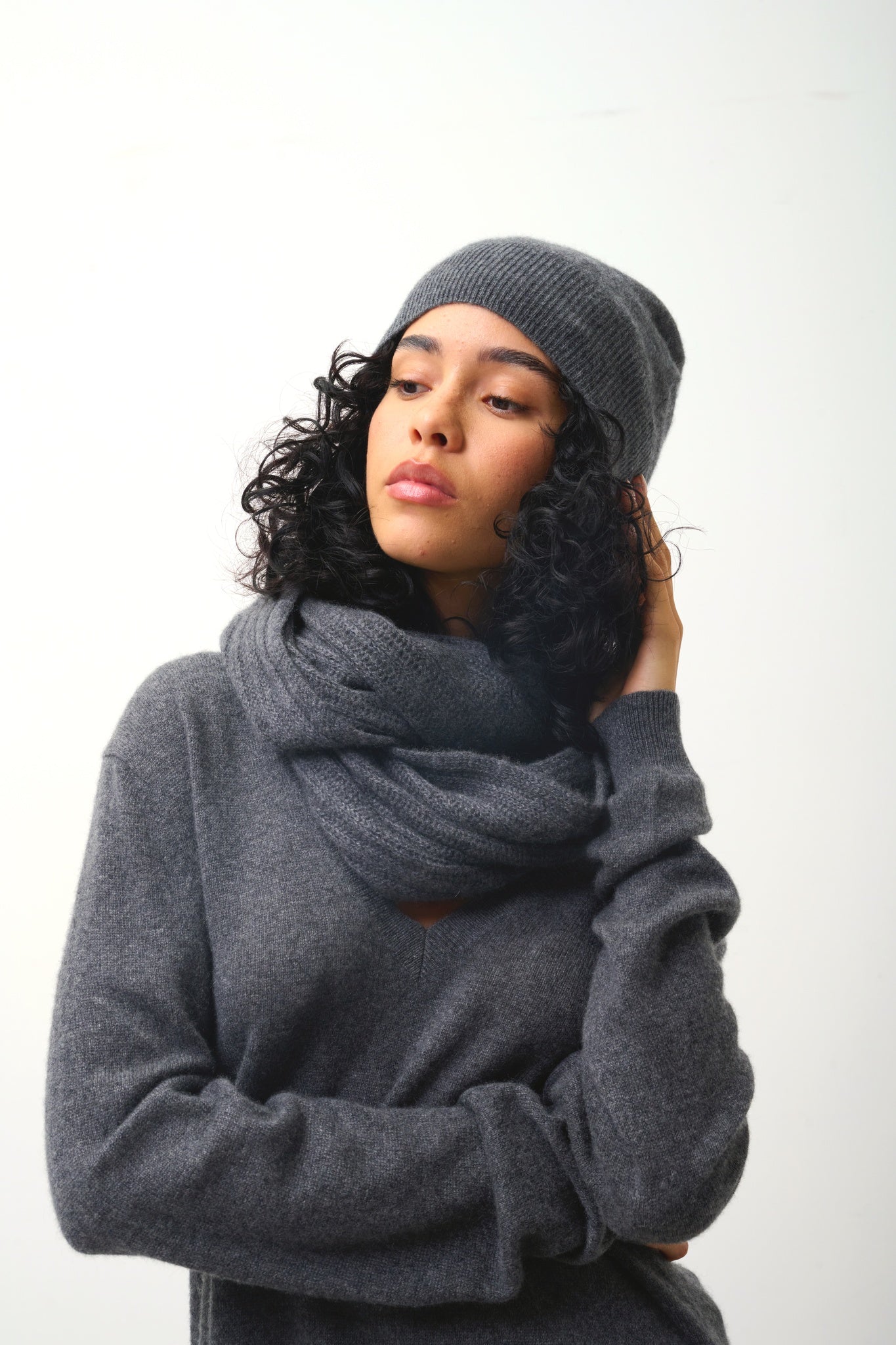 MANTI beanie anthracite mottled 100% cashmere