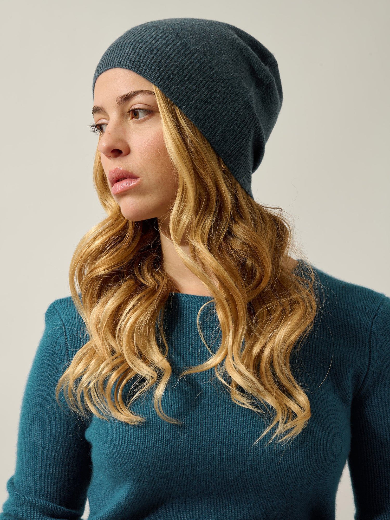 MANTI bonnet vert canard chiné 100% cachemire