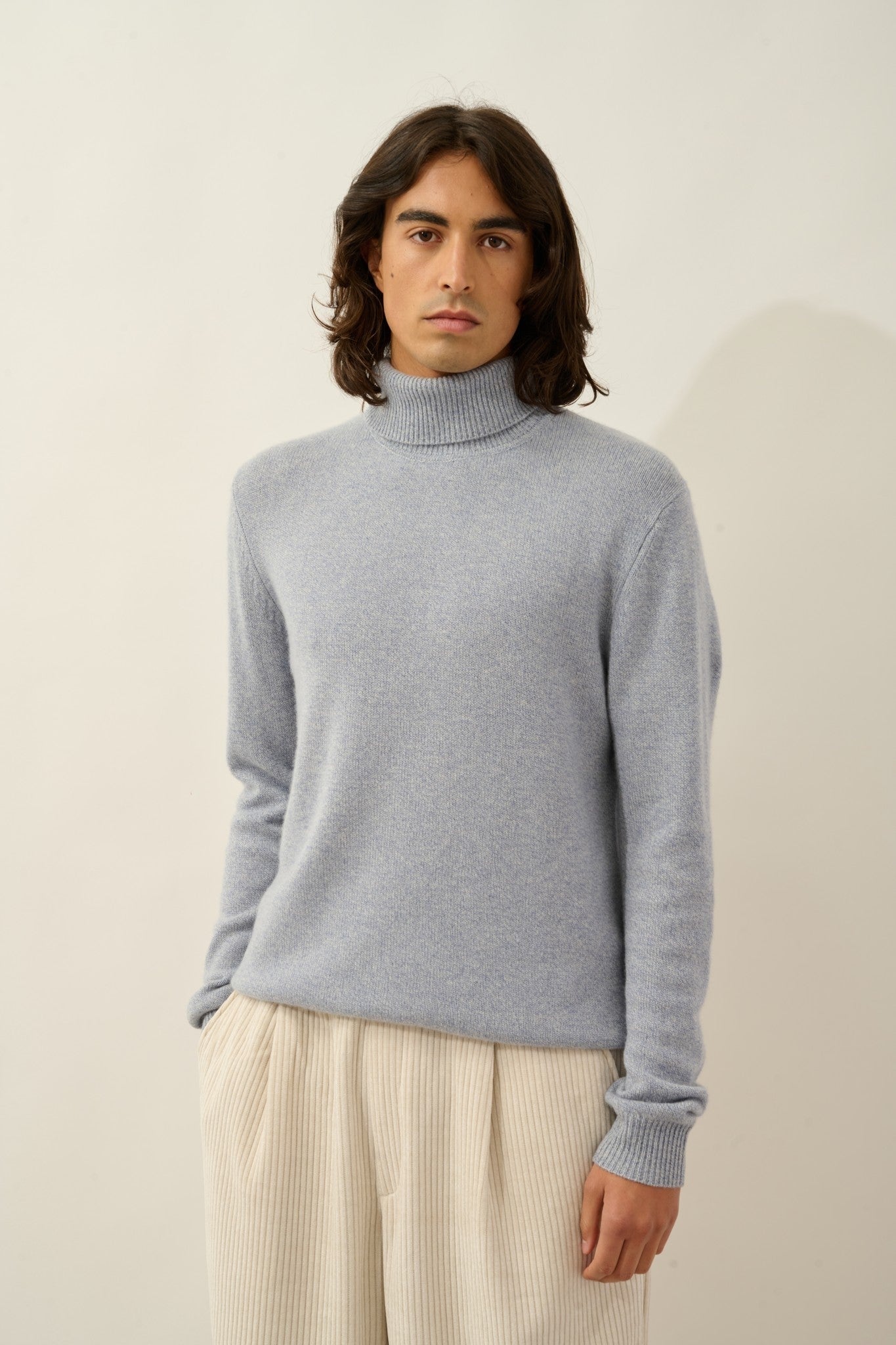 martin pull col roulé 4 fils bleu ivoire 100% cachemire