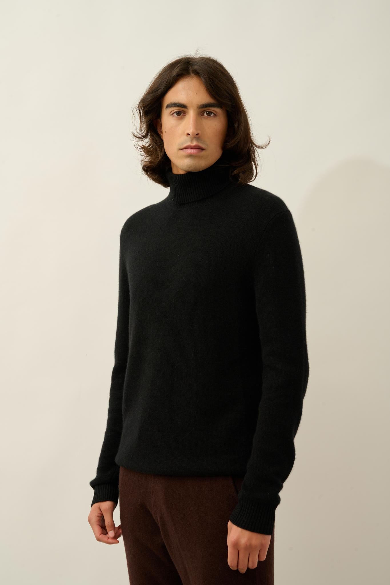 MARTIN black 100% cashmere 4-thread roll-neck sweater
