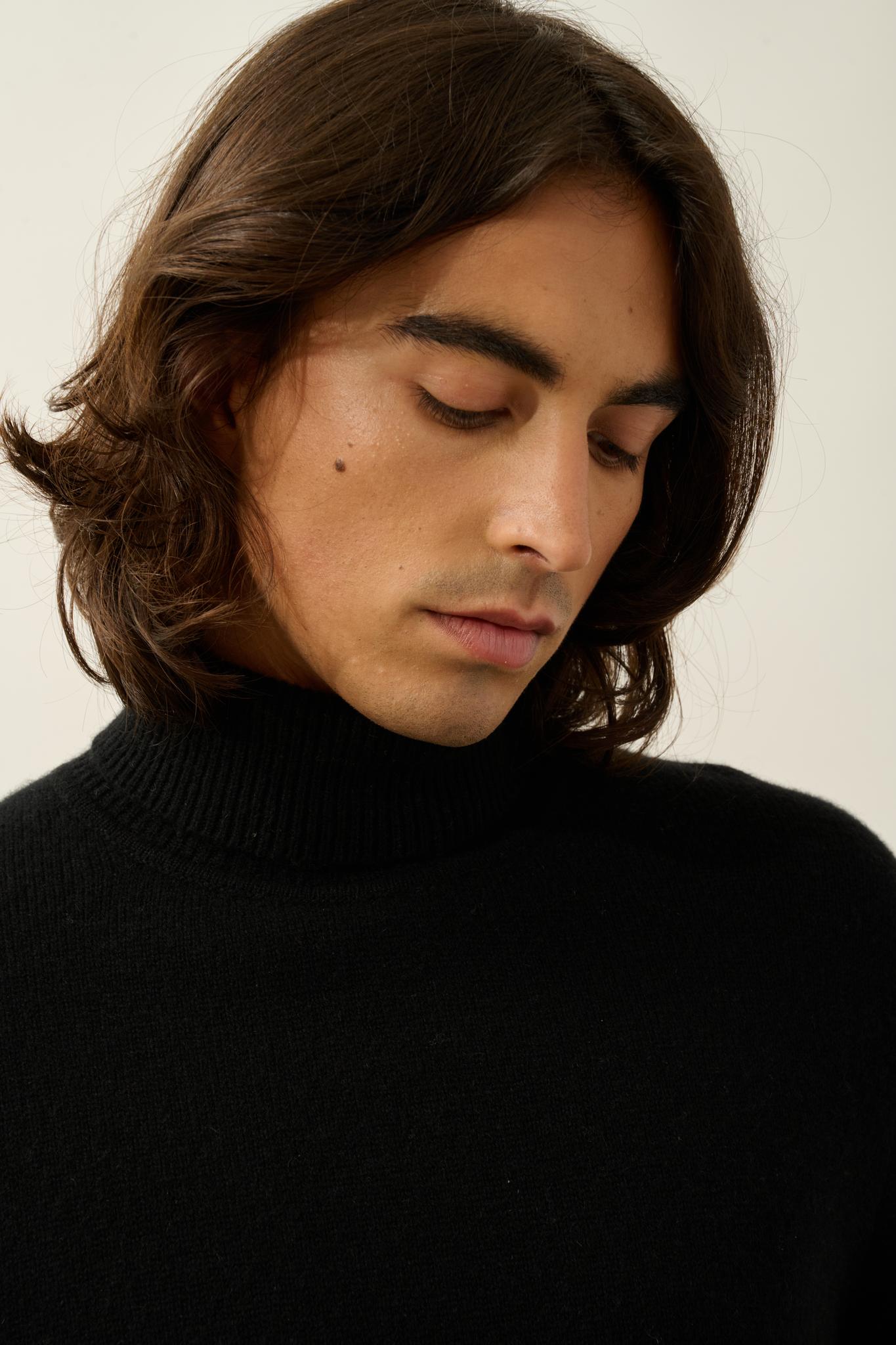 MARTIN black 100% cashmere 4-thread roll-neck sweater