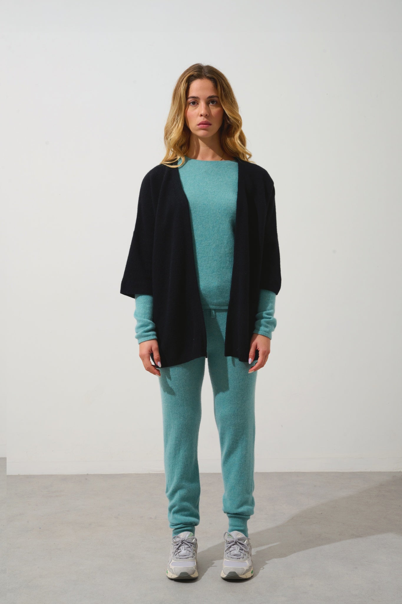 MENDIP Offene Strickjacke mit V-Ausschnitt und 3/4-Ärmeln, schwarz, 100 % Kaschmir