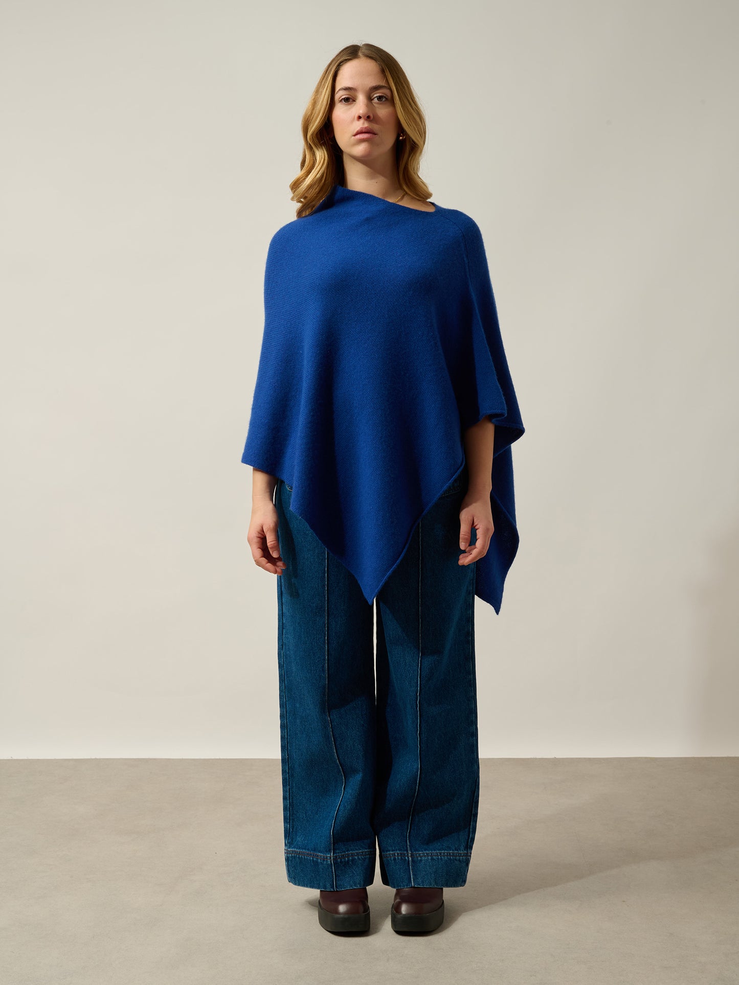 MERYL poncho 4 fils outremer 100% cachemire