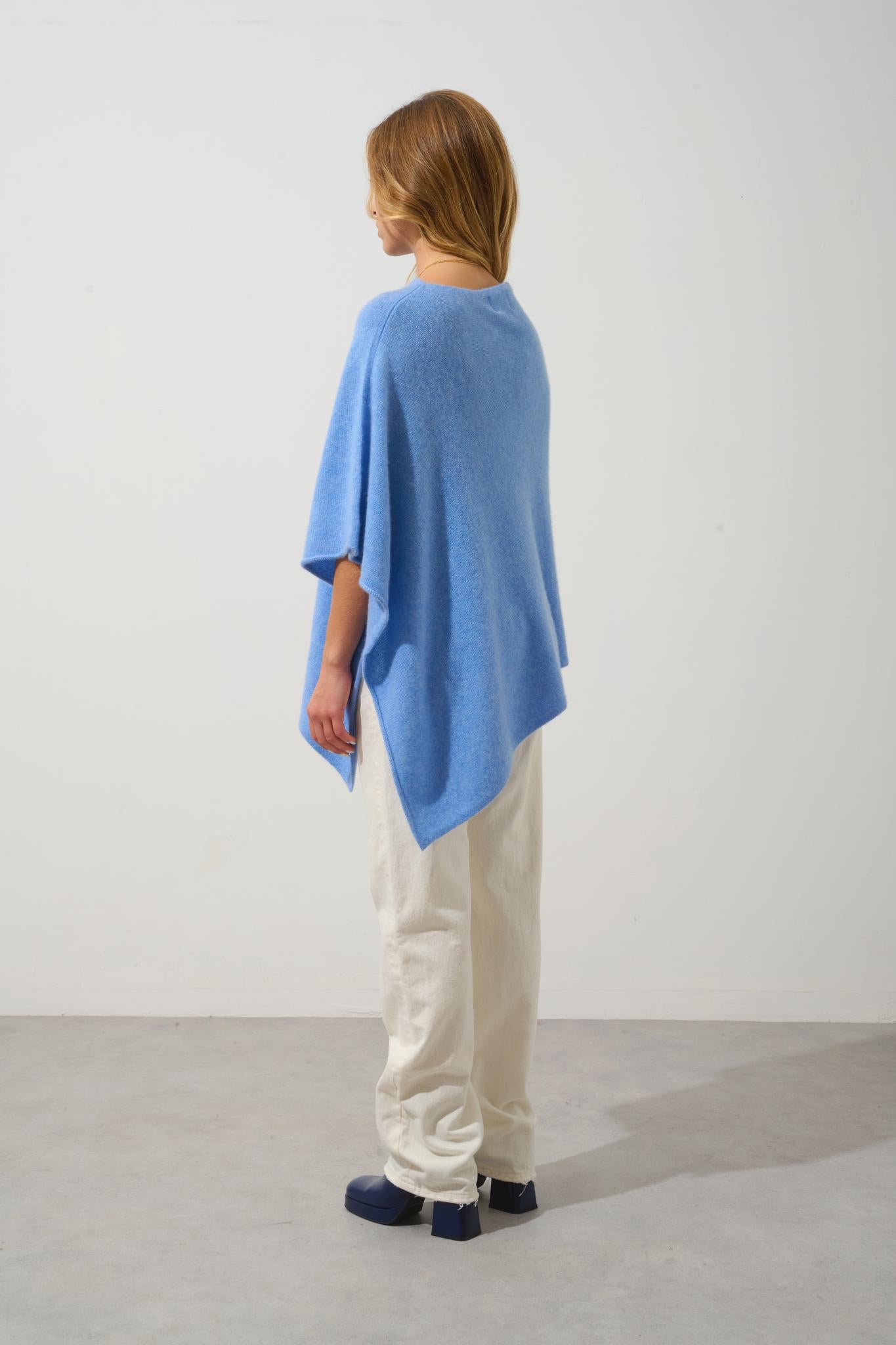 MERYL Poncho 4-fädig sky 100% Kaschmir